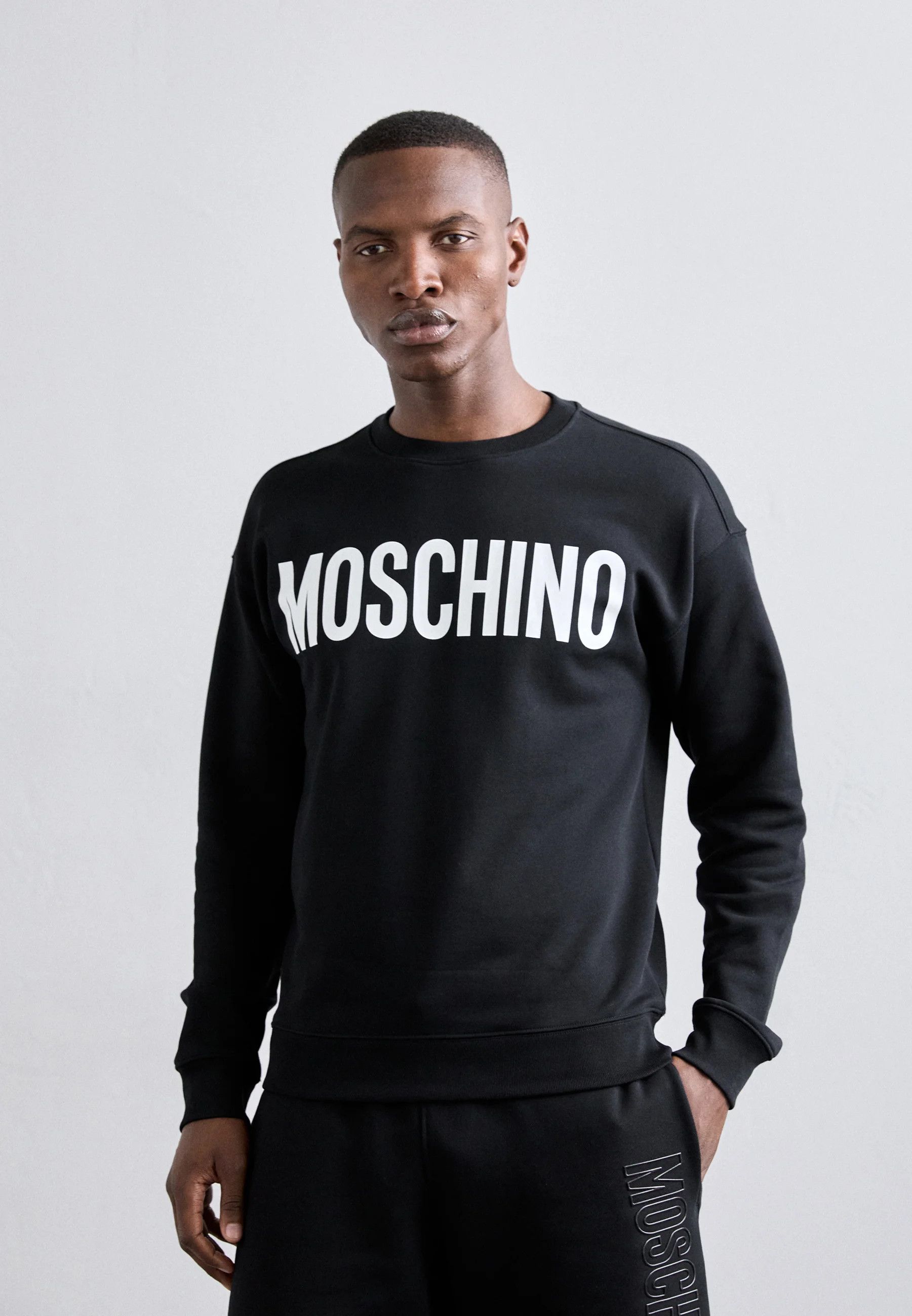 Moschino o1s22i1n0924 Crewneck Sweatshirt in Black Size US S / EU 44-46 / 1 - 5 Thumbnail
