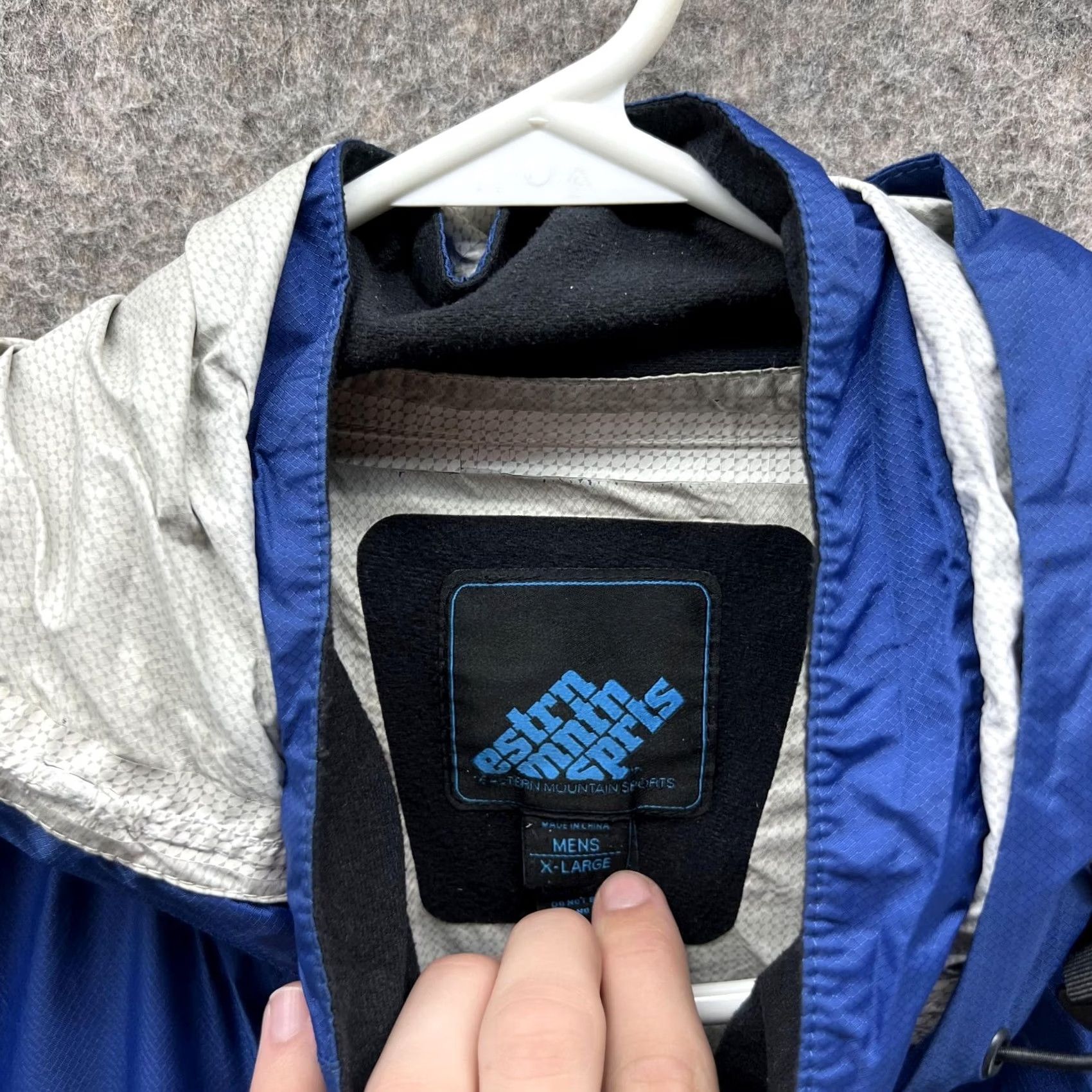Eastern Mountain Sports EASTERN MOUNTAIN SPORTS Jacket Men XL Windbreaker Blue Full Zip Hoodie Ski Snow Jacket Windbreaker Hooded Regular Fit Logo Mens XL Blue Windbreaker Size US XL / EU 56 / 4 - 7 Thumbnail