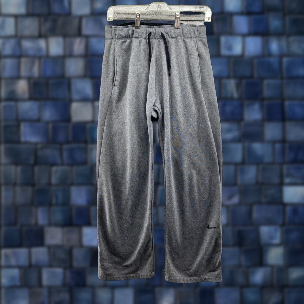 Nike Nike THERMA-FIT Training Pants Women’s Gray Stretch Pants AH8945 Size S Workout Pants Women XS? Wait no. Sorry. Size 28" / US 6 / IT 42 - 1 Thumbnail
