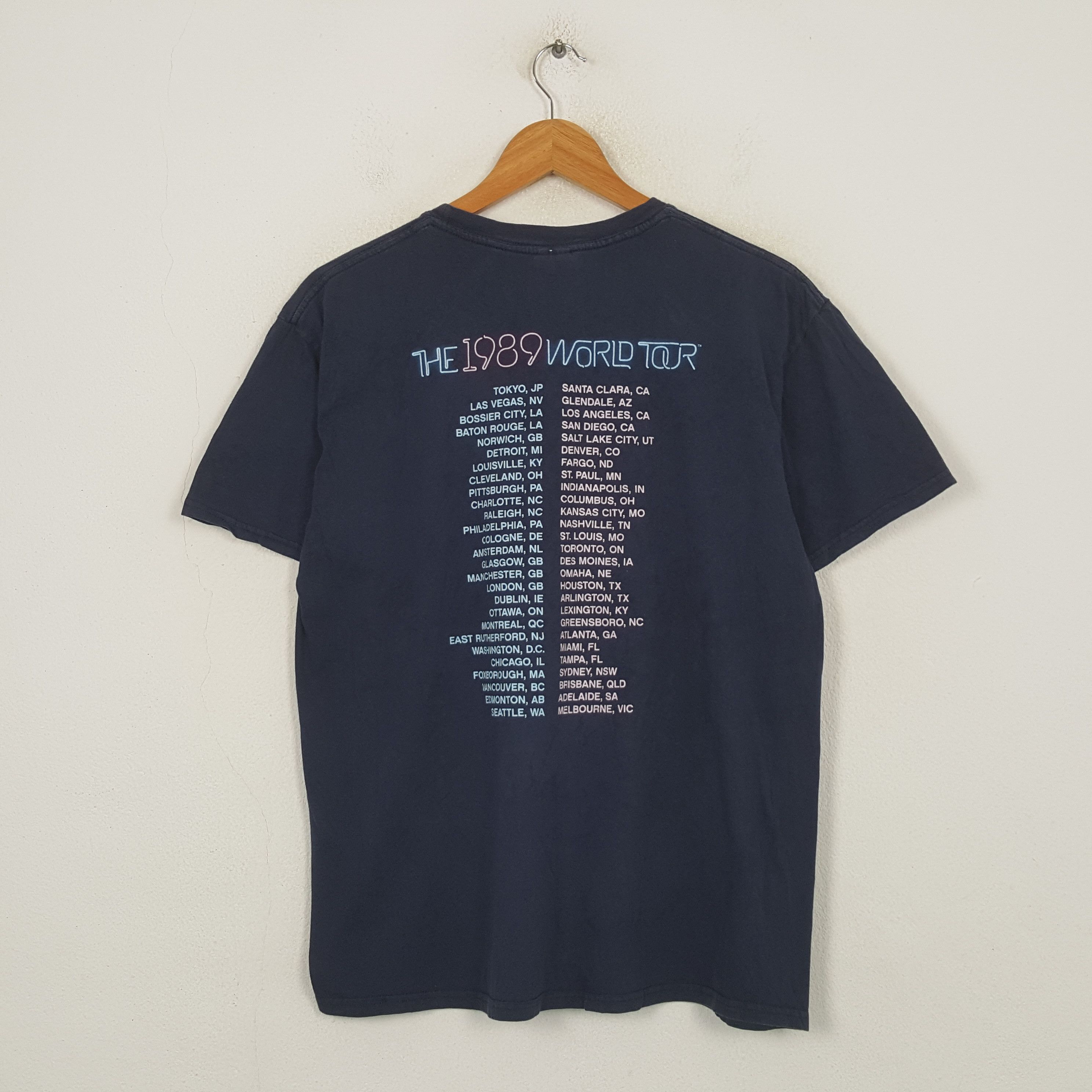 Band Tees Vintage Taylor Swift American Singer Songwriter T-shirt RR27 Size US M / EU 48-50 / 2 - 3 Thumbnail