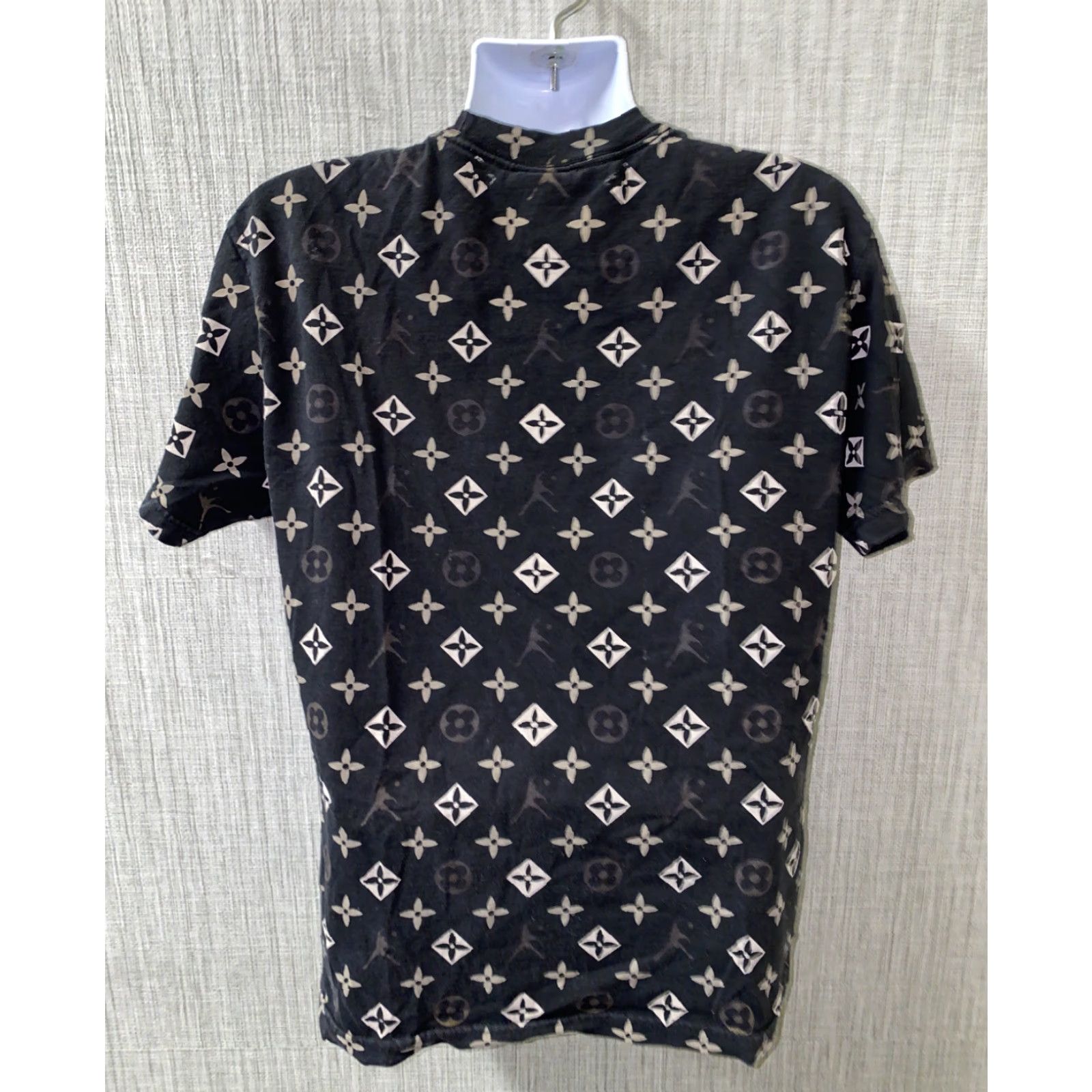 Vintage MIKE Mens Black Short Sleeve Geometric Print T-Shirt Size L Size US L / EU 52-54 / 3 - 5 Thumbnail