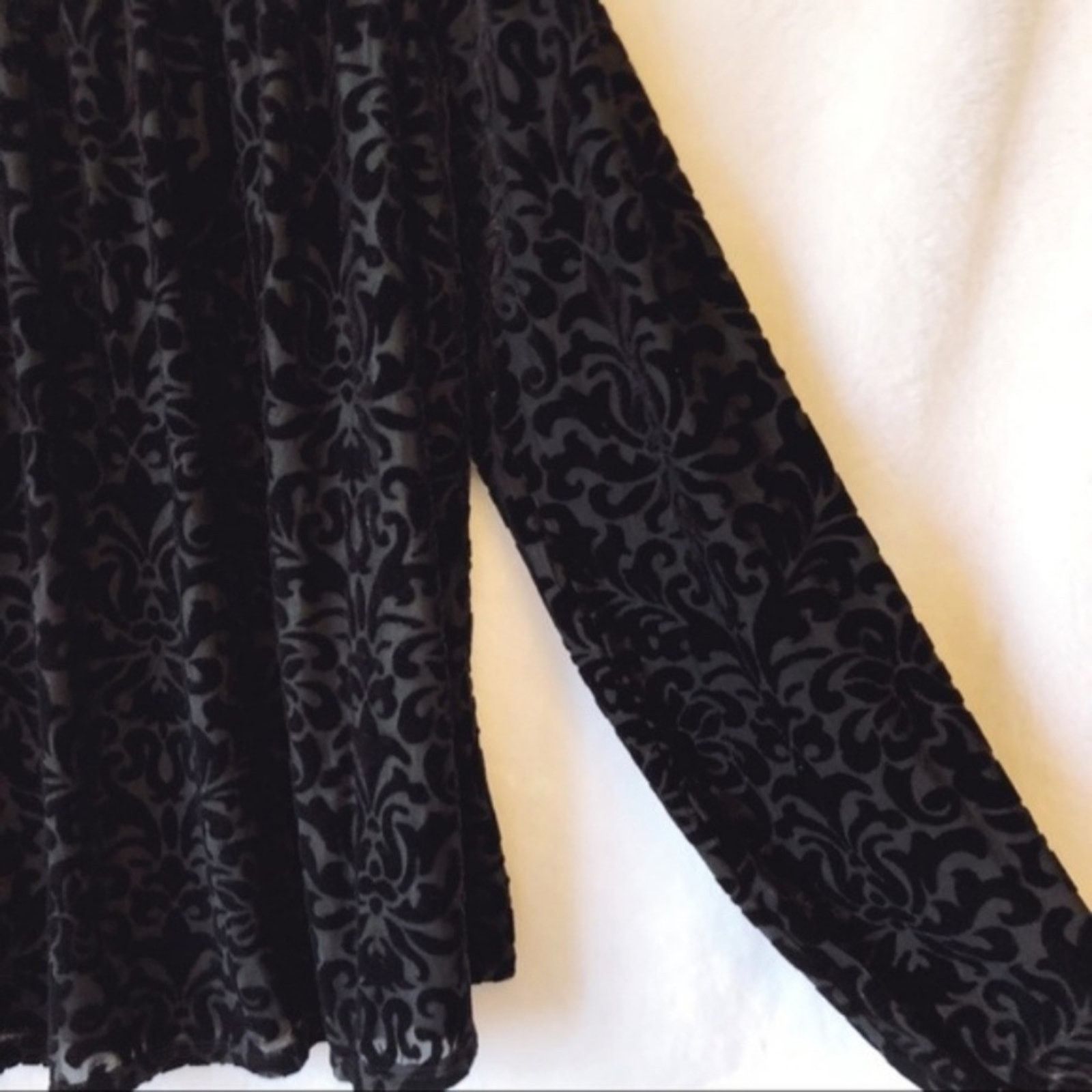 Loft LOFT Black Velvet Flower Off Shoulder Top Size S / US 4 / IT 40 - 5 Thumbnail
