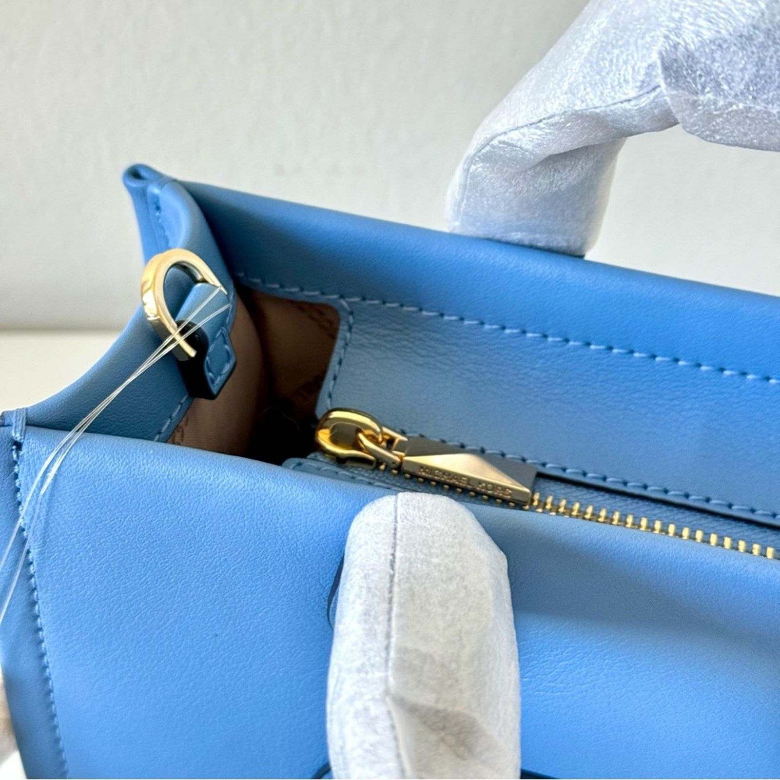 Michael Kors NWT! MICHAEL KORS GIGI French Blue Handbag, Small, MSPR. 450 Size ONE SIZE - 8 Thumbnail