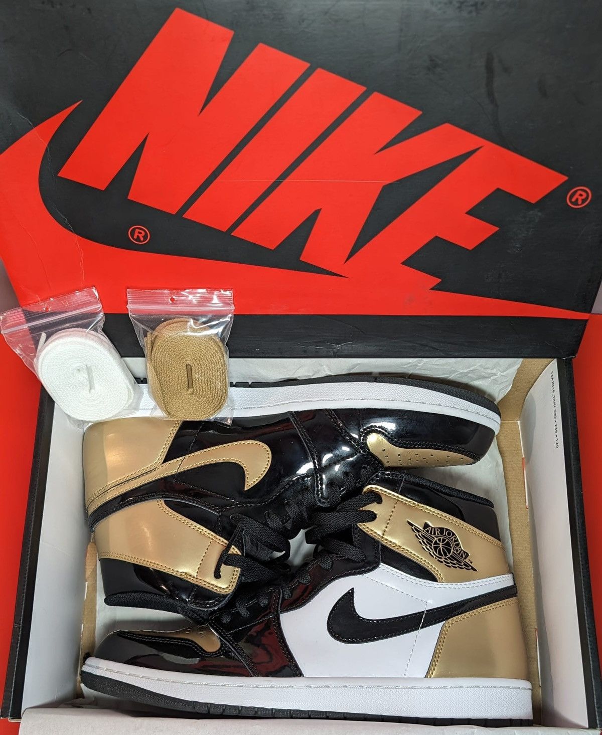 Jordan Brand Size 10 - Jordan 1 Retro High OG NRG Gold Toe 2018 Size US 10 / EU 43 - 8 Thumbnail