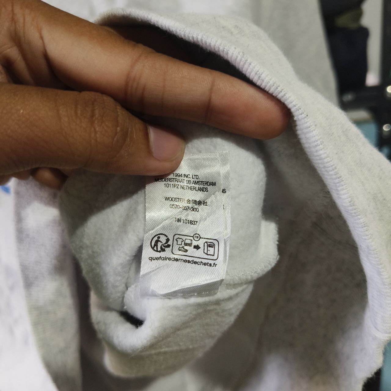 Supreme SS23 - Supreme Crest Logo Size US M / EU 48-50 / 2 - 3 Thumbnail