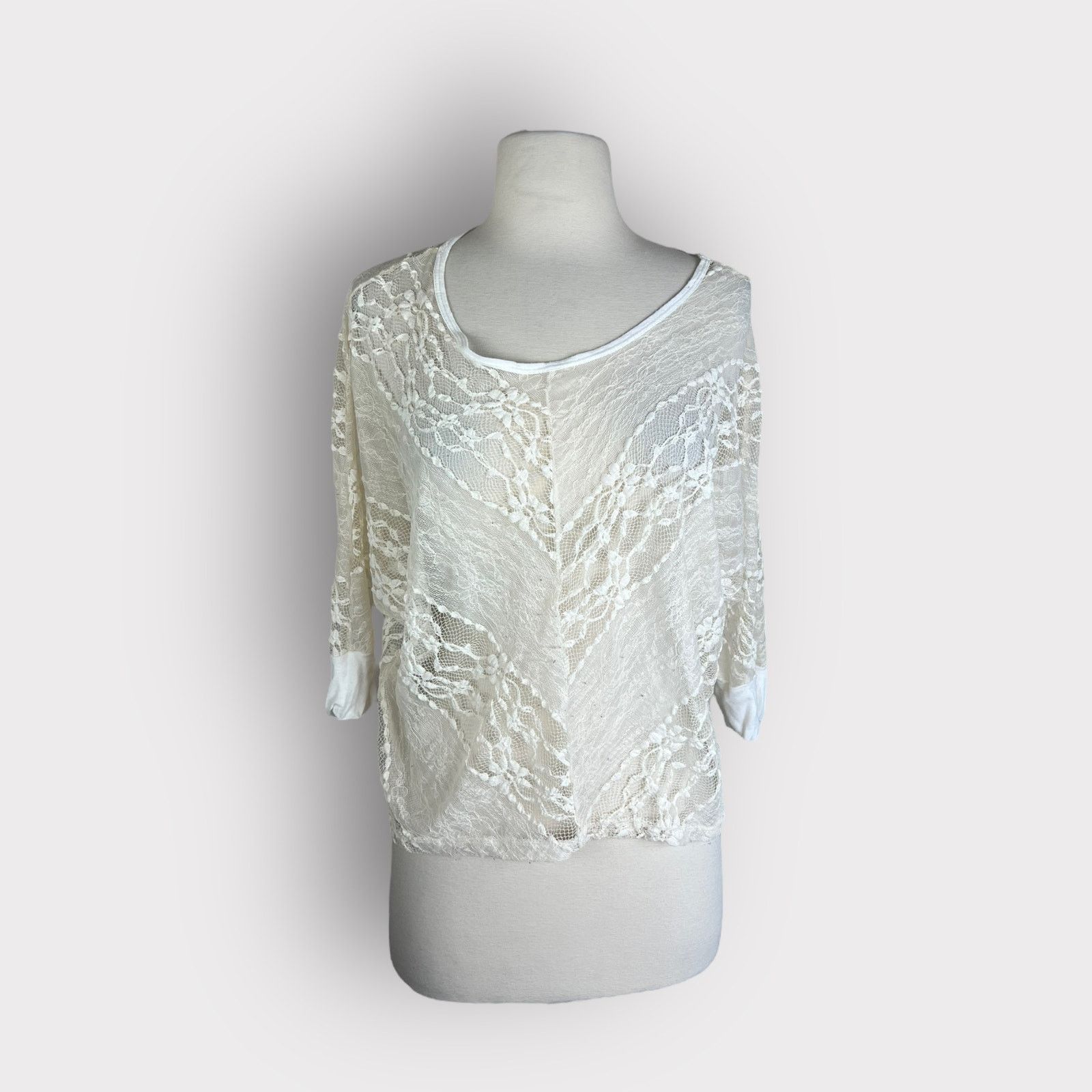 Vintage Lush Vintage Y2K Lace Boho Dolman-Sleeve Top | Small | Cream Size S / US 4 / IT 40 - 1 Thumbnail