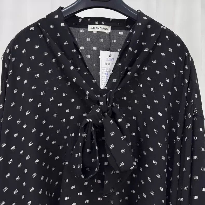 Balenciaga Balenciaga Double B all-over print silk scarf shirt Size XXS / US 00 / IT 34 - 3 Thumbnail