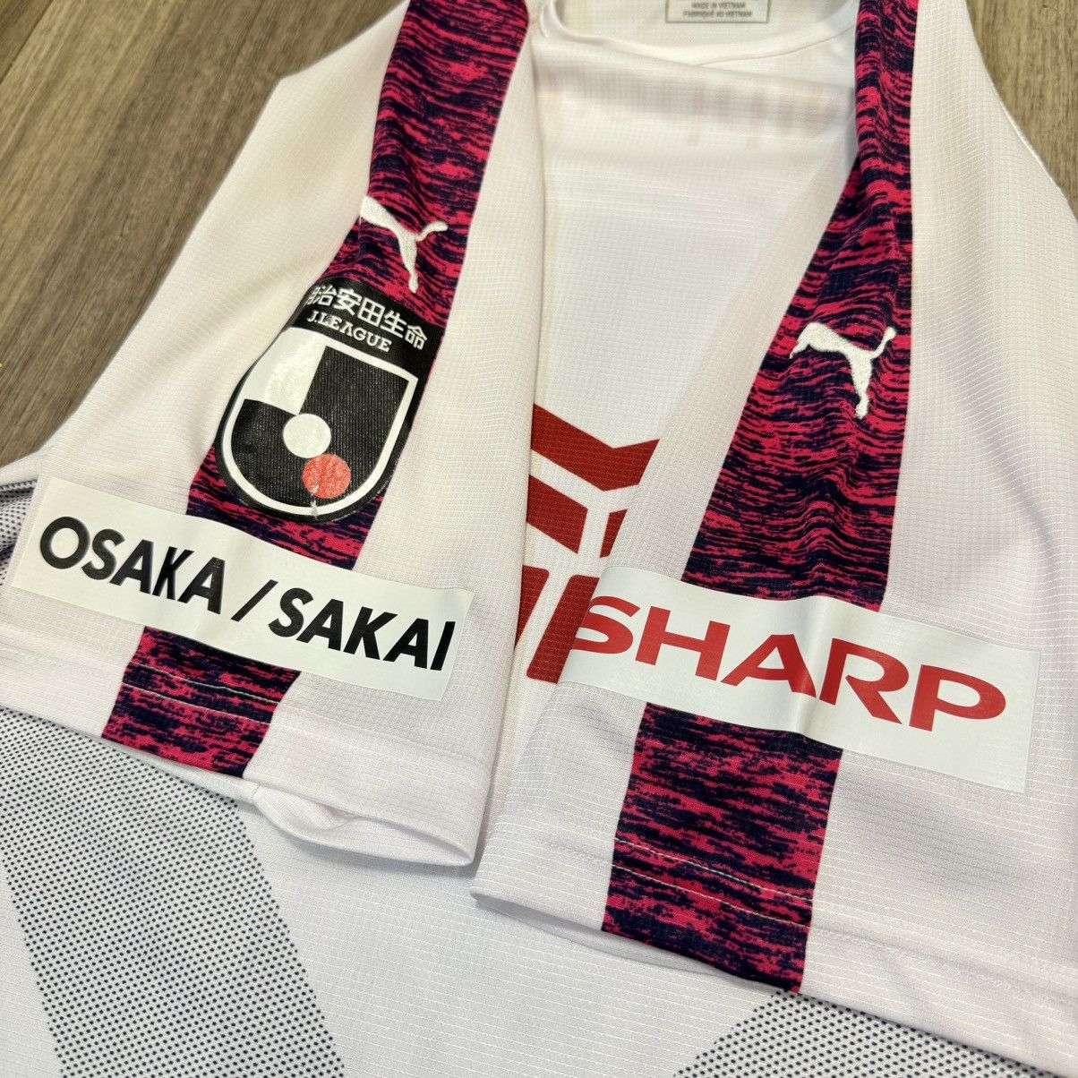 Puma Osaka Cerezo 2019 away shirt #10 Kiyotake Size US M / EU 48-50 / 2 - 7 Thumbnail