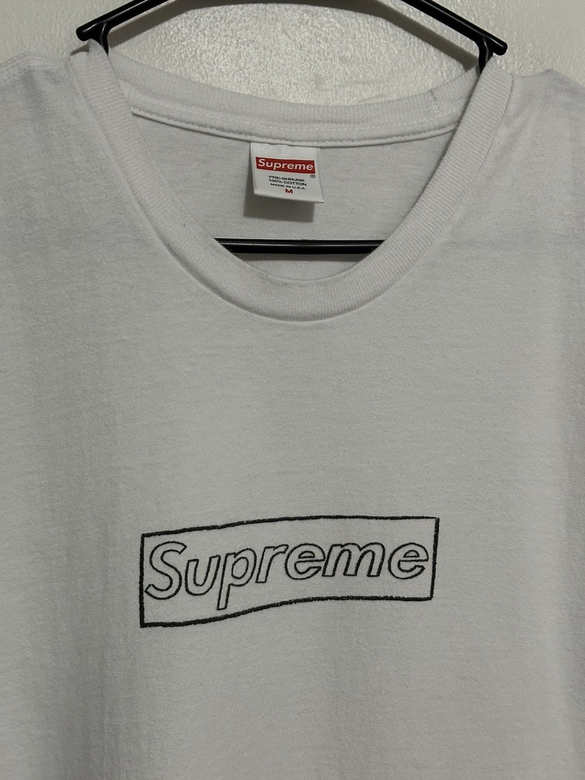 Kaws × Supreme Supreme KAWS Chalk Logo Tee Size US M / EU 48-50 / 2 - 2 Thumbnail