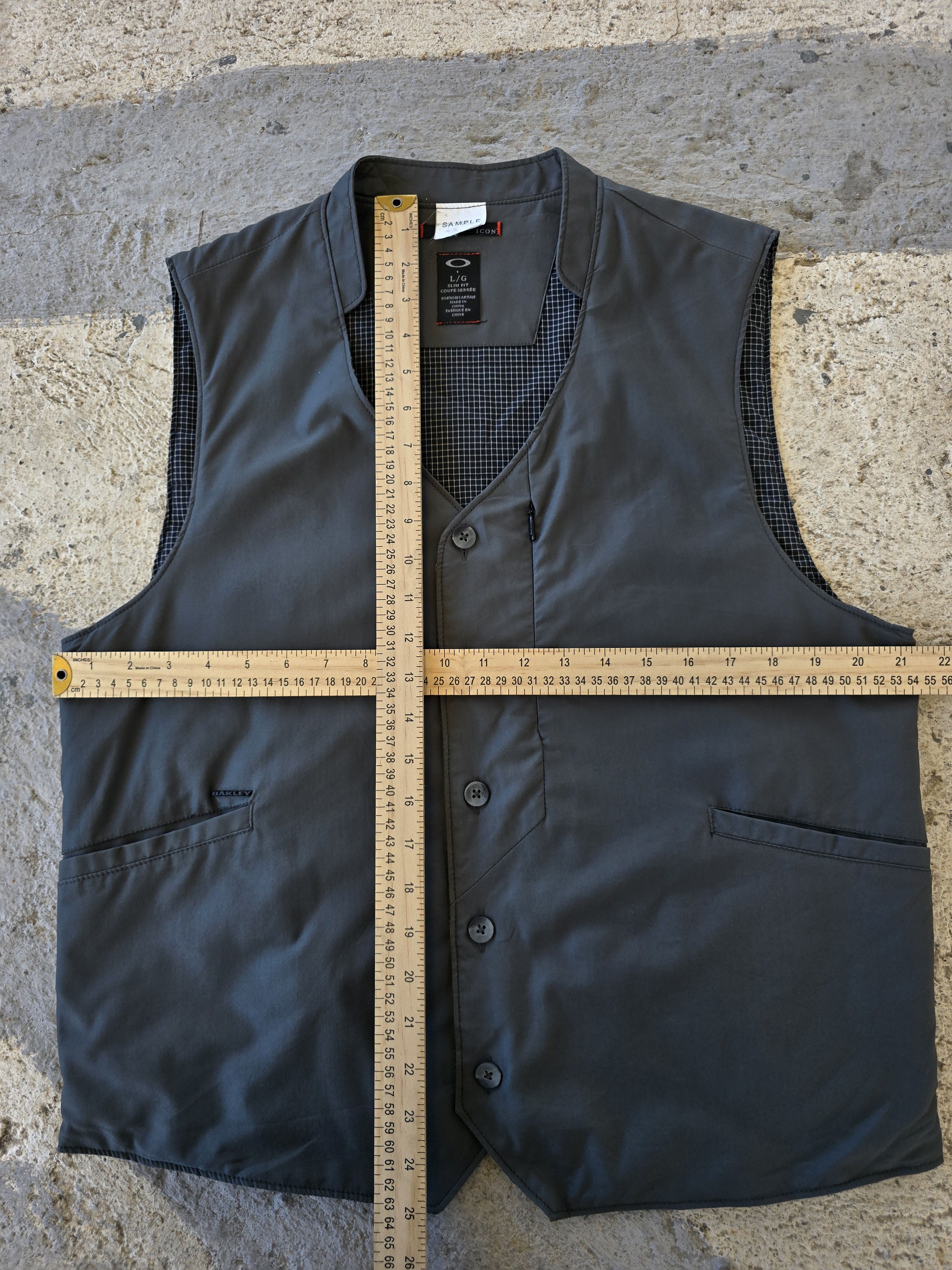 Oakley SAMPLE Vintage Tactical Icon Vest Size US L / EU 52-54 / 3 - 8 Thumbnail
