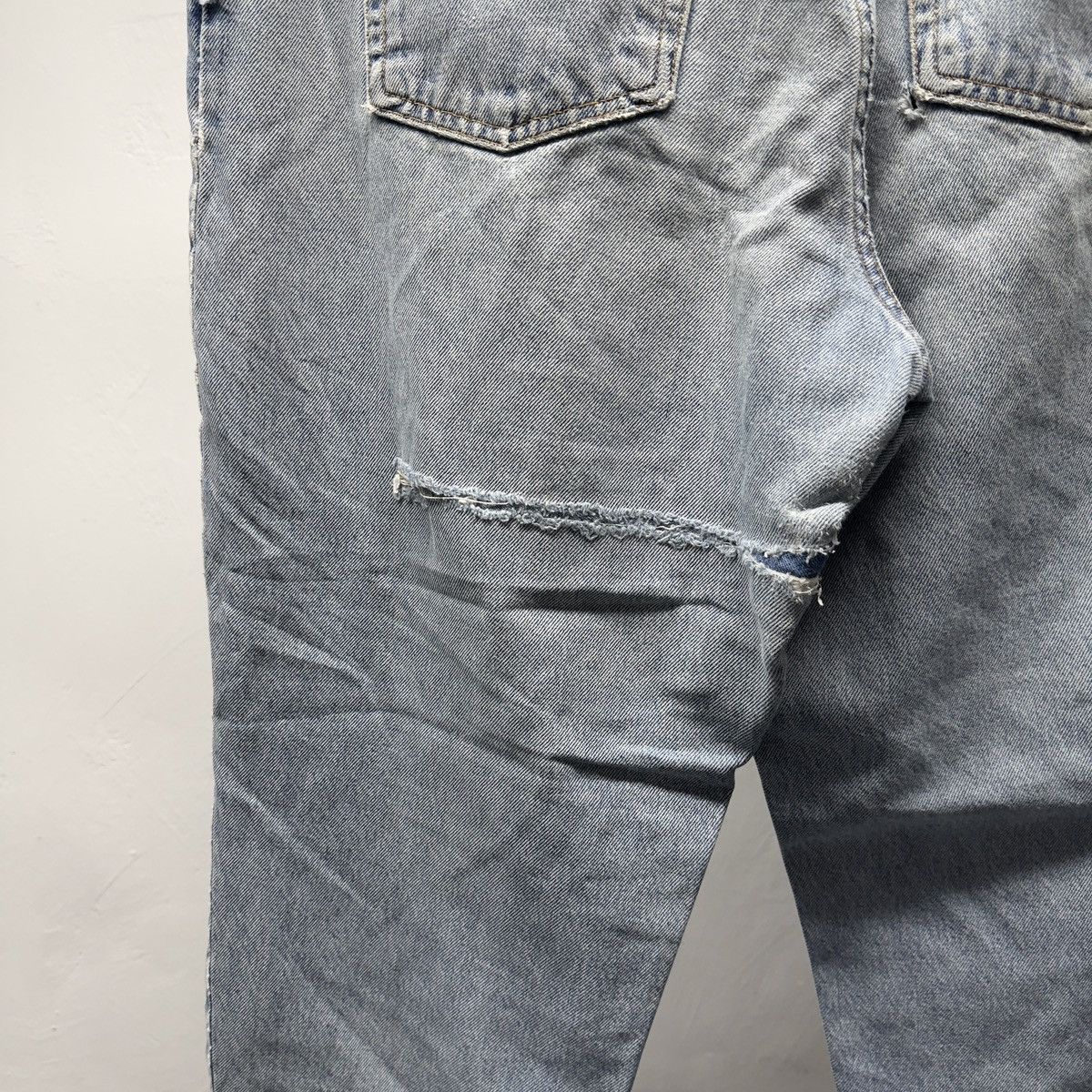 Levi's Vintage Women's Levi's 550 Thrashed Faded Jeans ERD Grunge Size 34" / US 12 / IT 48 - 7 Thumbnail