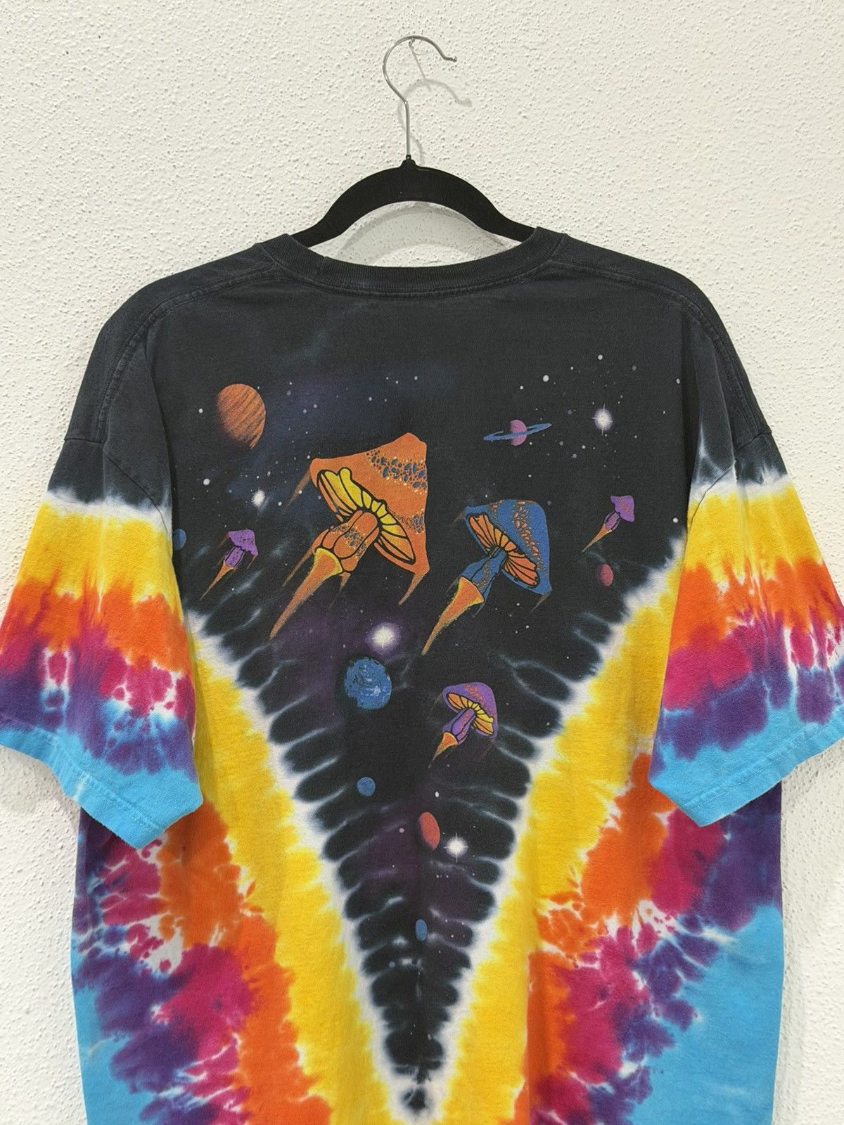 Liquid Blue VTG Liquid Blue Space Shrooms Psychedelic TieDye Tshirt XXL Size US XXL / EU 58 / 5 - 4 Thumbnail
