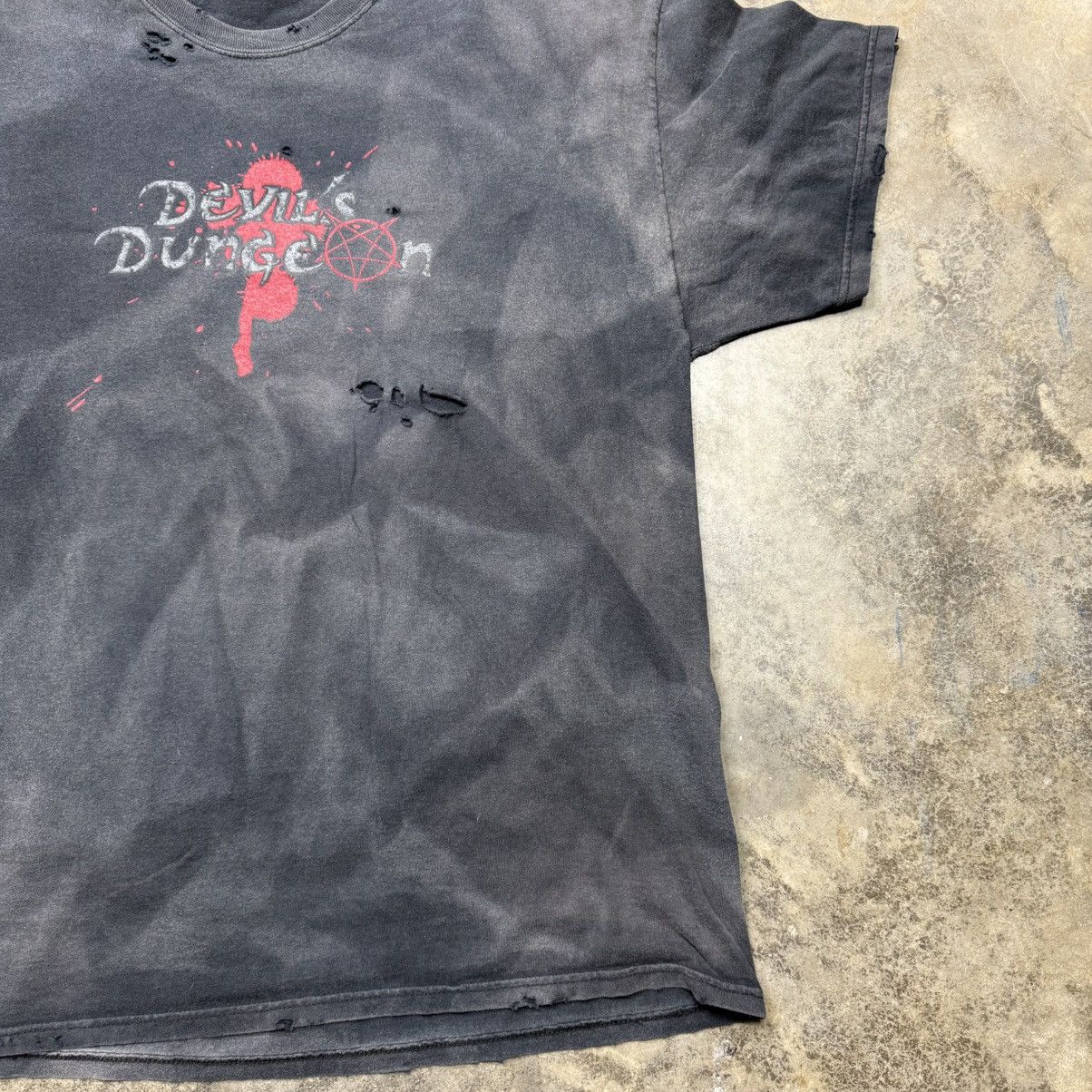 Vintage vintage devil pentagram dungeon baggy thrashed faded tshirt Size US XL / EU 56 / 4 - 8 Thumbnail
