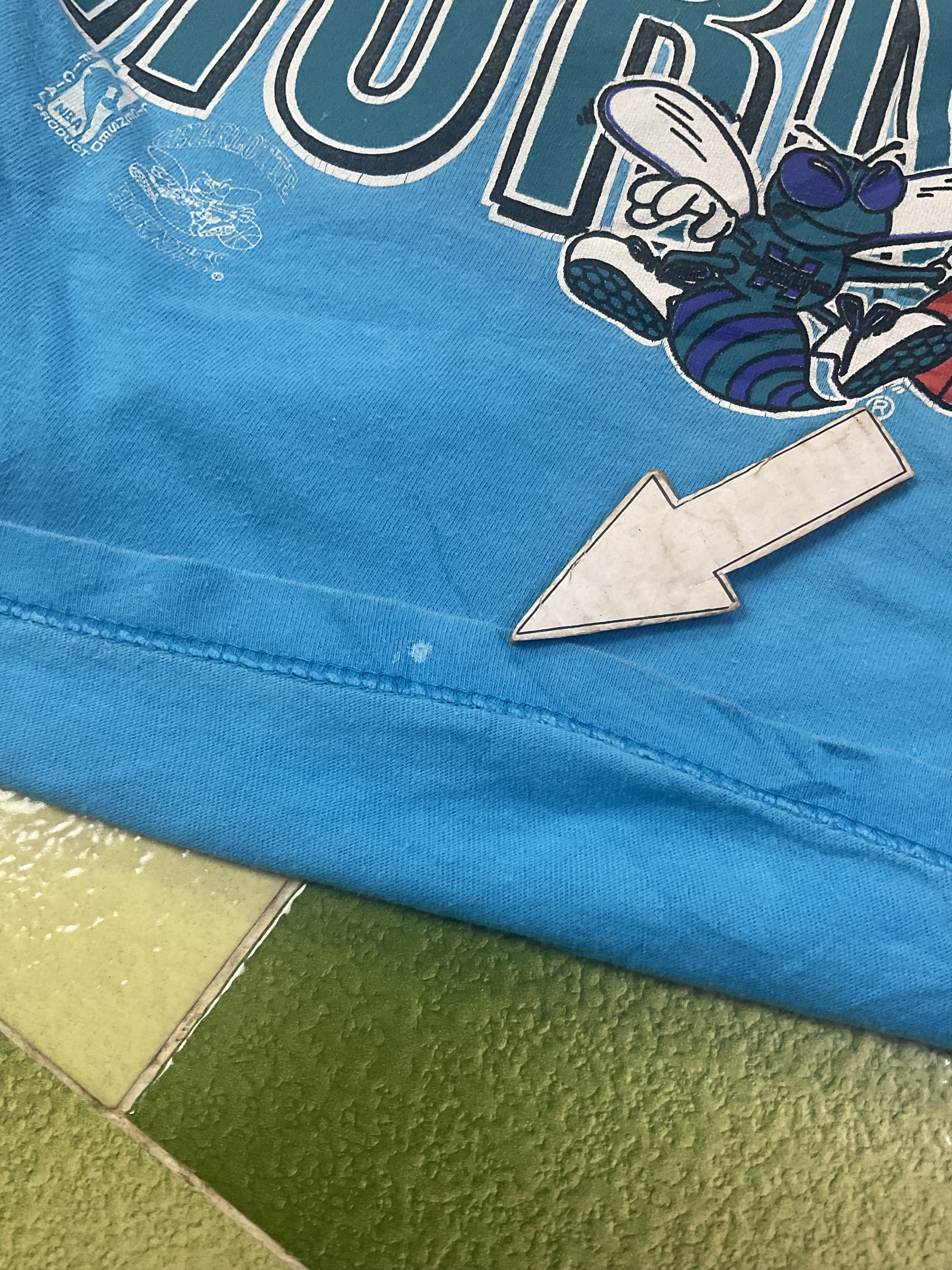 NBA Vintage 1993 NBA Charlotte Hornets Looney Tunes Tshirt Taz Size US XL / EU 56 / 4 - 6 Thumbnail