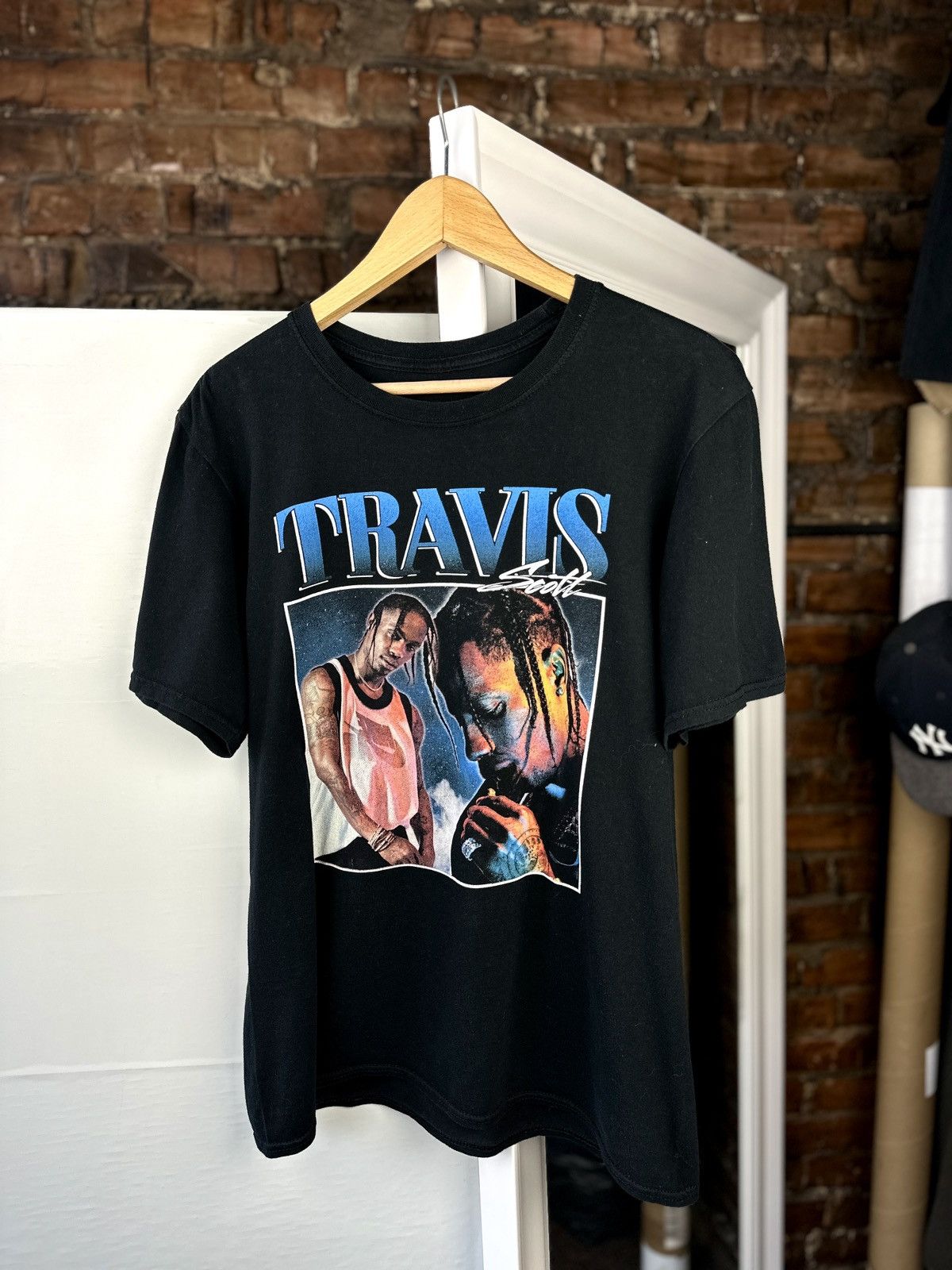 Travis Scott × Vintage Vintage Men’s Shirts Travis Scott Big Logo Black Size: S/M Size US S / EU 44-46 / 1 - 1 Thumbnail