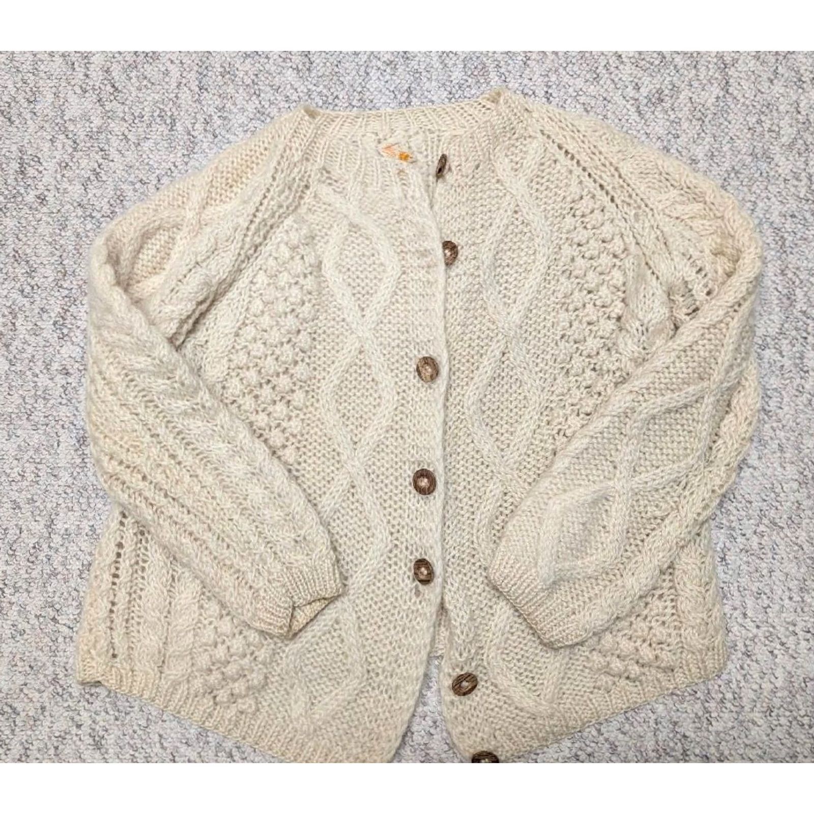 Vintage Mantessa 1950s ITALY Aran Wool Cardigan Sweater Women M Cream Off-White Vintage Pattern Aran Size M / US 6-8 / IT 42-44 - 2 Thumbnail