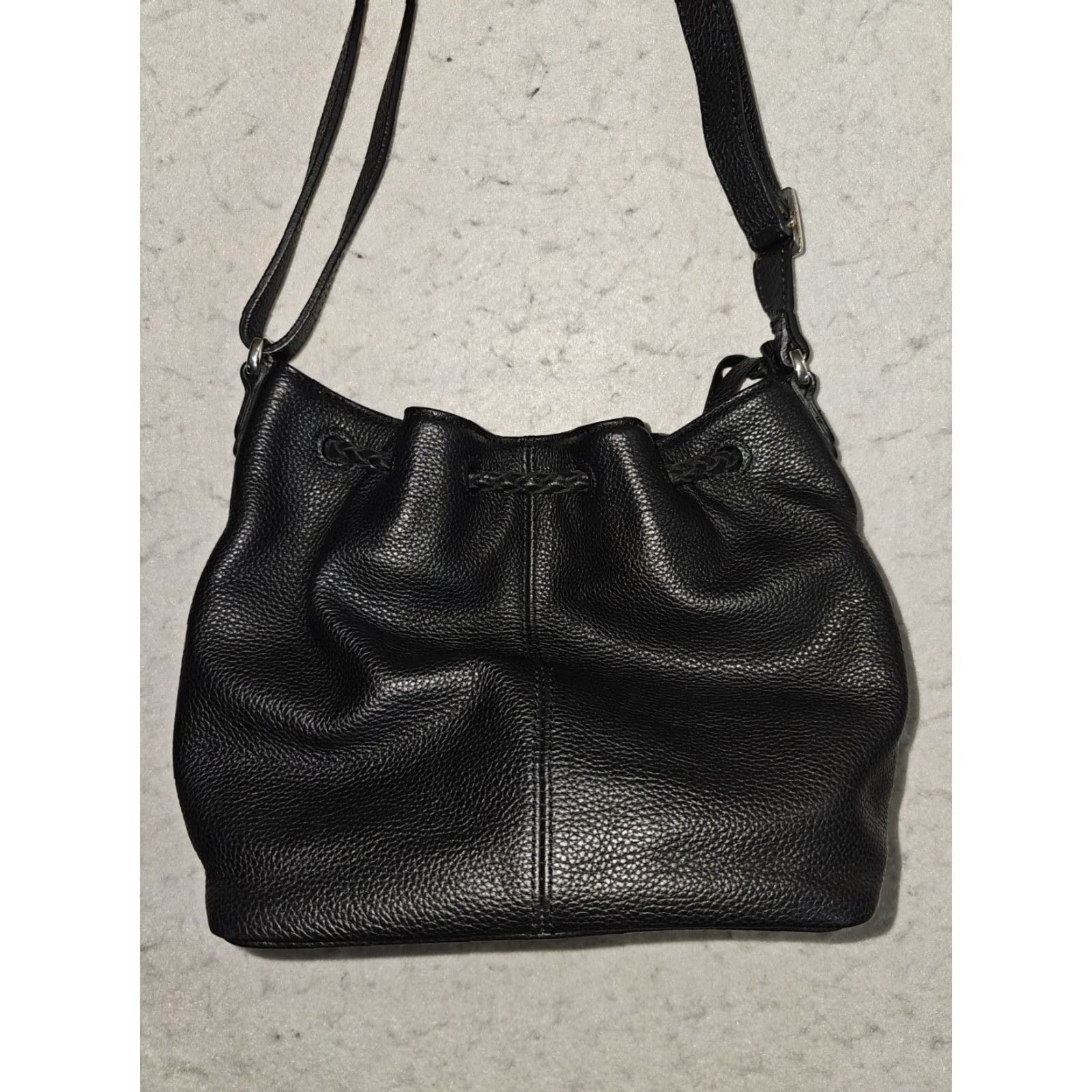 Brighton VINTAGE Brighton Signature Black Pebbled Leather Drawstring Bucket Shoulder Bag F494672 Size ONE SIZE - 7 Thumbnail