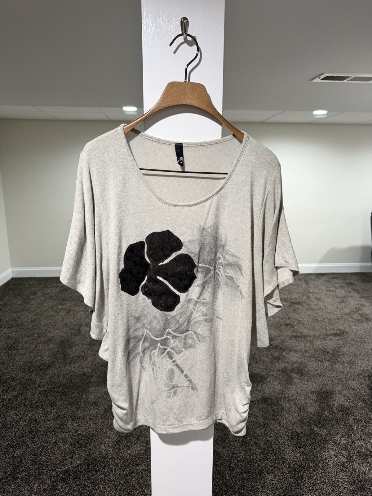Vintage Vintage Gray Black Flower Flowy T-Shirt Size L / US 10 / IT 46 - 1 Thumbnail