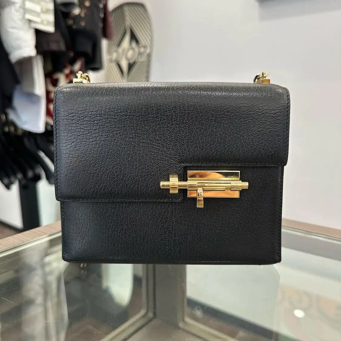 Hermes Hermes Verrou 17 black Chèvre Mysore goatskin bolt bag Verrou crossbody bag gold Size ONE SIZE - 1 Thumbnail