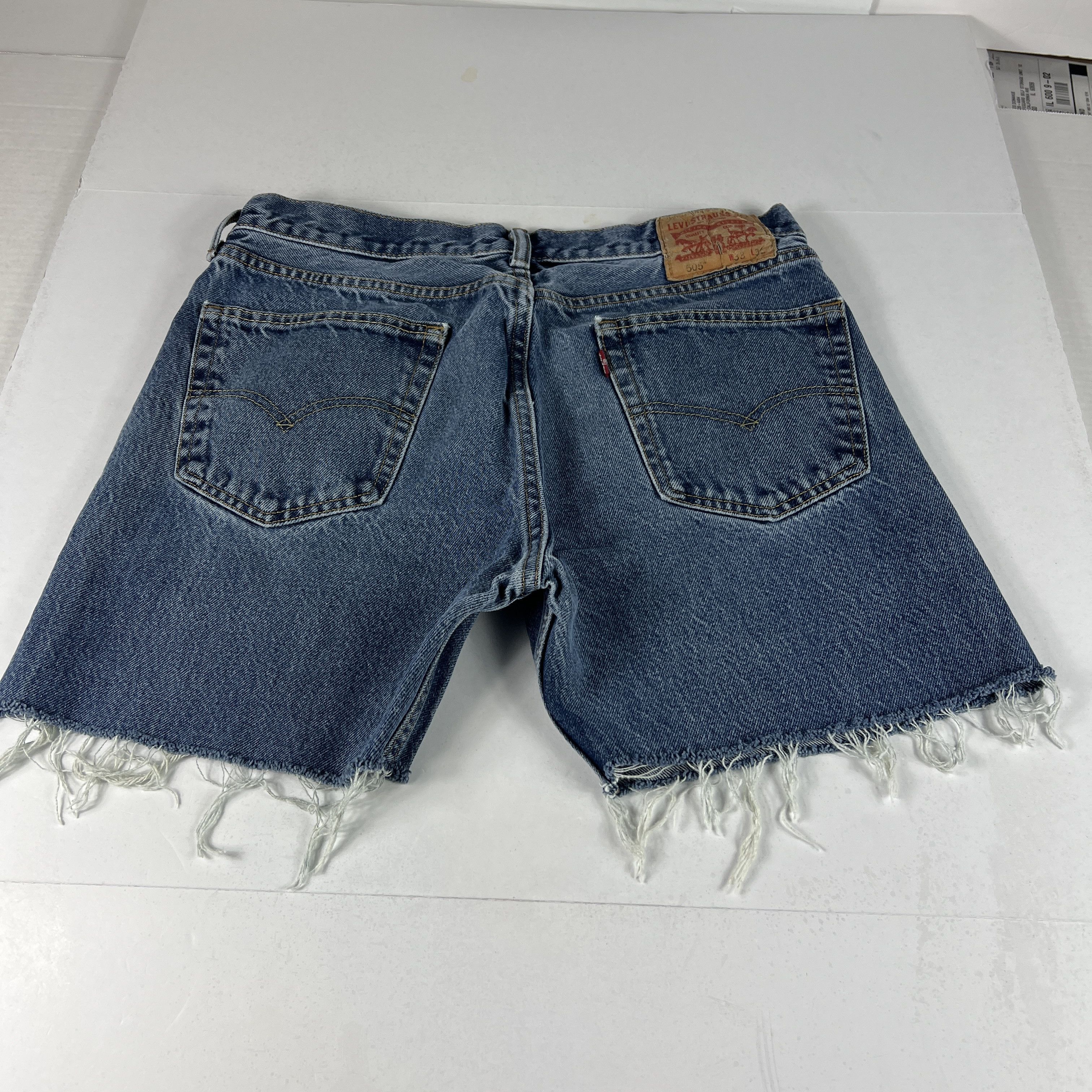 Levi's Levi's Jean Shorts 550 Relaxed Bermuda Cut Off Cotton Jorts Size US 33 - 6 Thumbnail