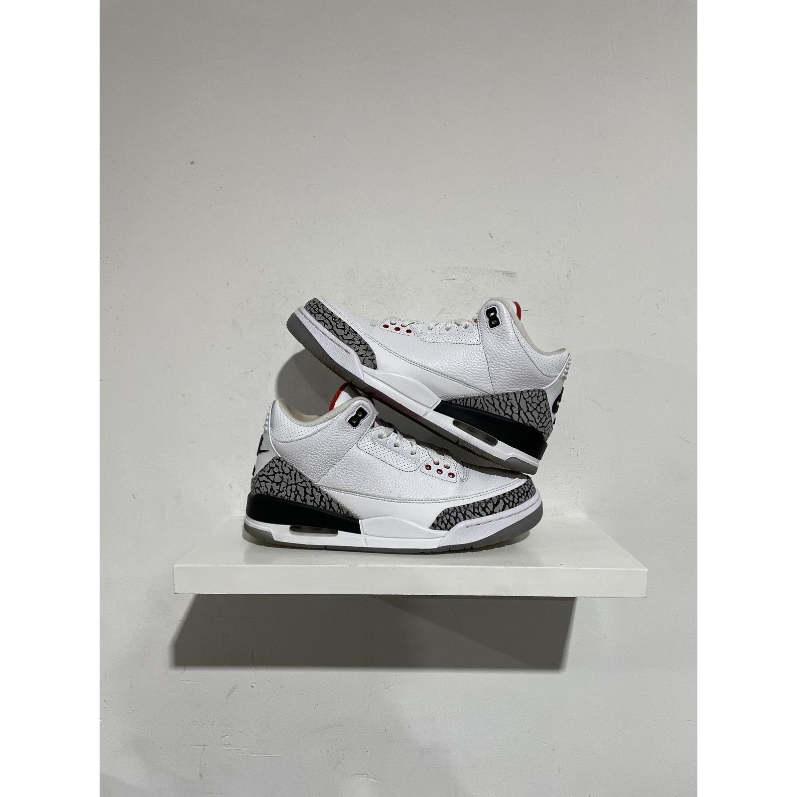 Jordan Brand JORDAN 3 RETRO FREE THROW LINE SIZE 9 PREOWNED Size US 9 / EU 42 - 1 Thumbnail