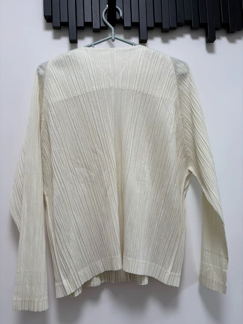 Issey Miyake Issey Miyake size:3 A beige ramie pleated V-neck cardigan Size M / US 6-8 / IT 42-44 - 3 Thumbnail