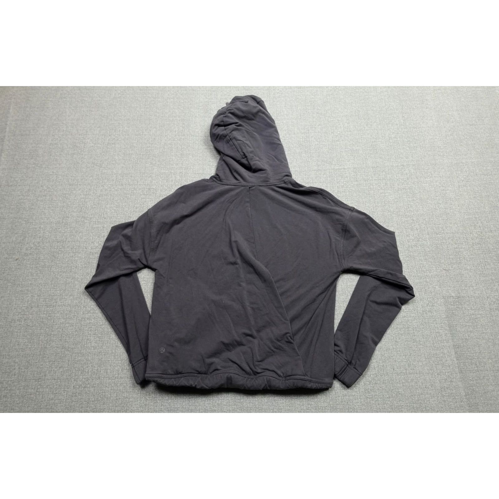 Lululemon Lululemon Hoodie Womens 6 Gray Pullover Lightweight Sweatshirt Zip Pocket Logo Crew Neck Long Sleeve CrossFit Casual Mockups not allowed Size M / US 6-8 / IT 42-44 - 3 Thumbnail