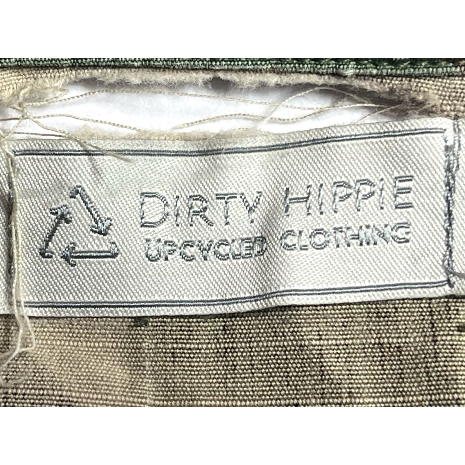 Vintage VINTAGE Dirty Hippie Upcycled Army Camo Shirt Jacket Jacket Casual Unisex Adults Size S Green Camouflage Military Style Rock Boho Hippie 1975 90s? Size US S / EU 44-46 / 1 - 6 Thumbnail