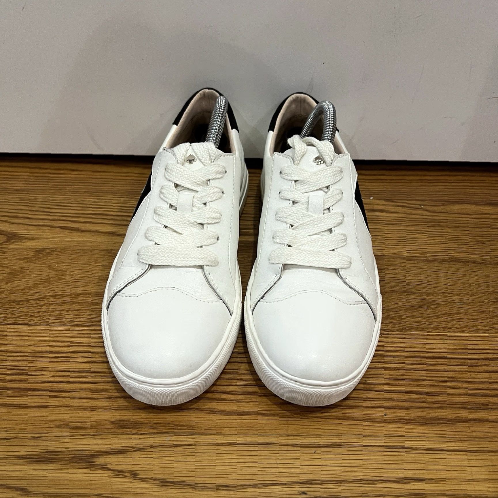 Vintage KATE SPADE FEZ White Leather Sneaker Women US 8.5B Spade Black Accent Casual Workwear Travel Sneakers Size US 8.5 / IT 38.5 - 2 Thumbnail