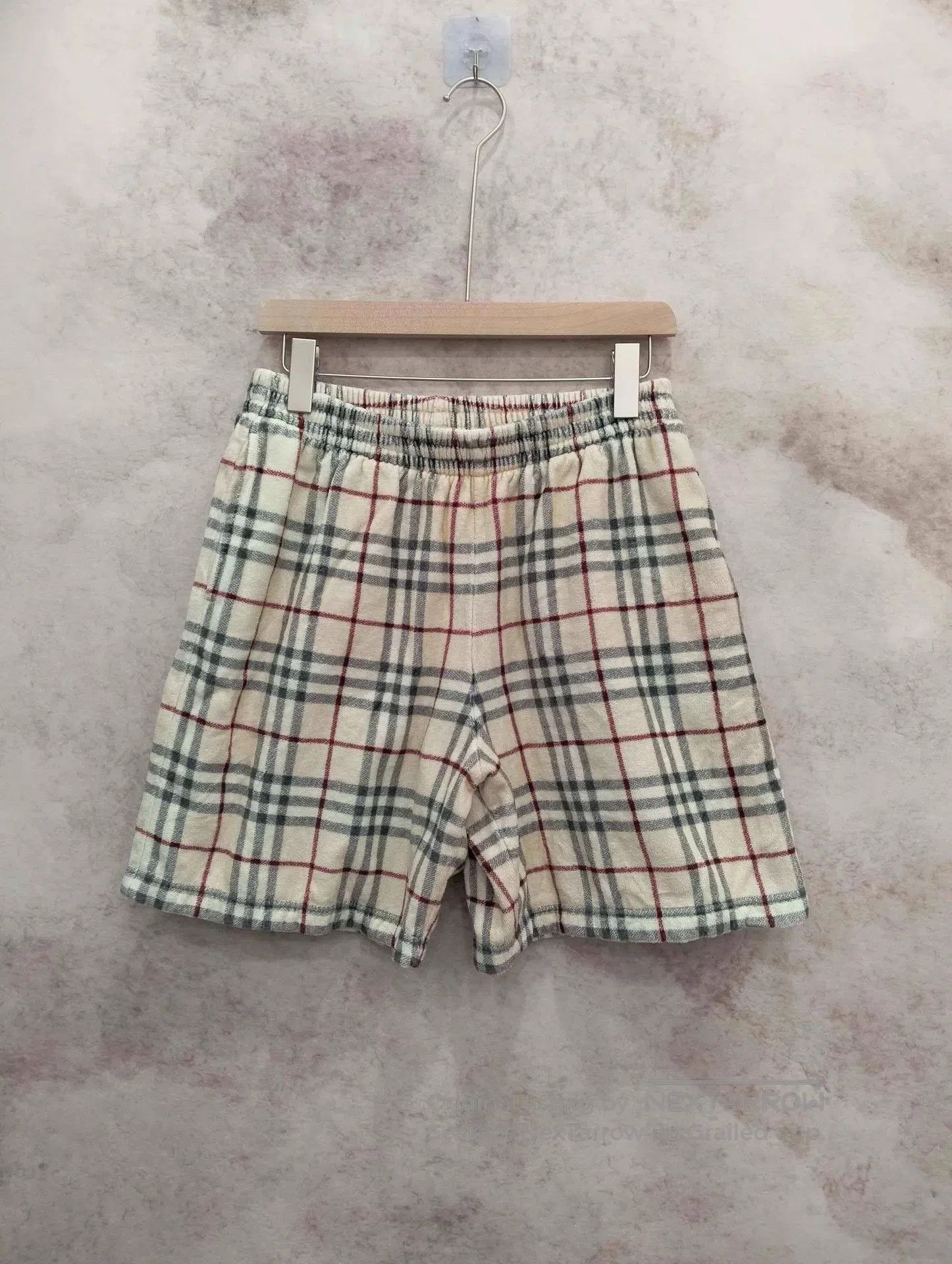 Burberry Plaid Pattern Casual Shorts. Size US 32 / EU 48 - 1 Thumbnail