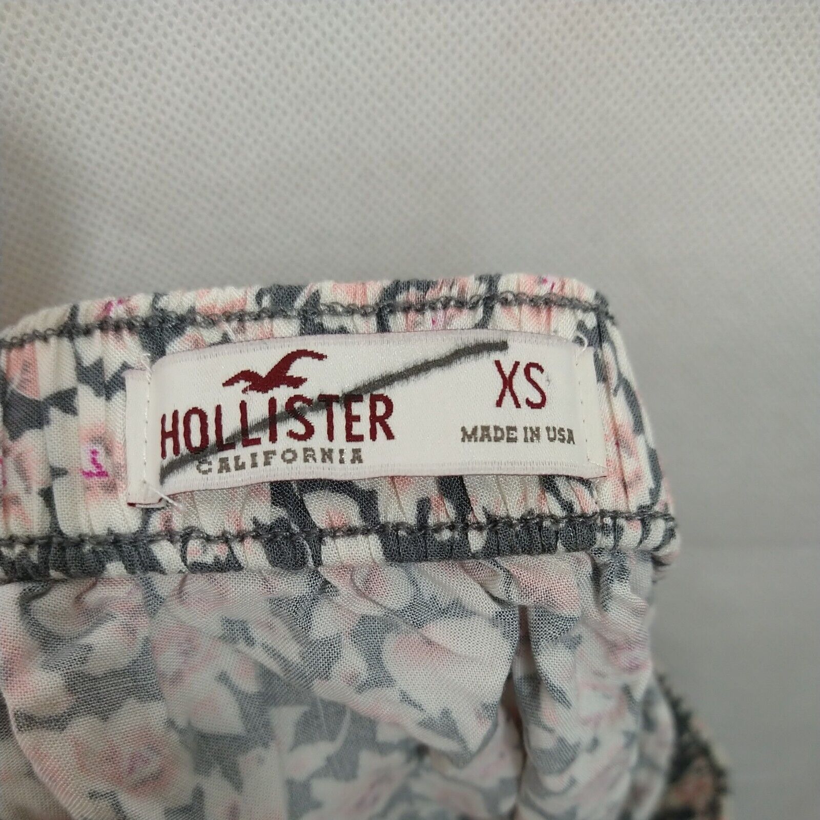 Hollister Hollister Mini Skirt Pull-on Women Size XS Grey Pink Floral Size 26" / US 2 / IT 38 - 4 Thumbnail