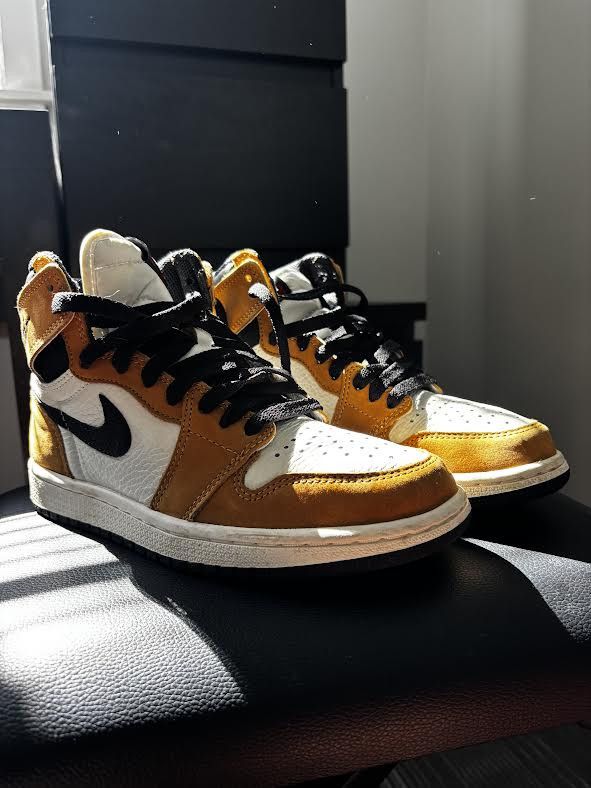 Nike Air Jordan 1 Retro High Rookie Of The Year Size US 5 / EU 37 - 2 Thumbnail