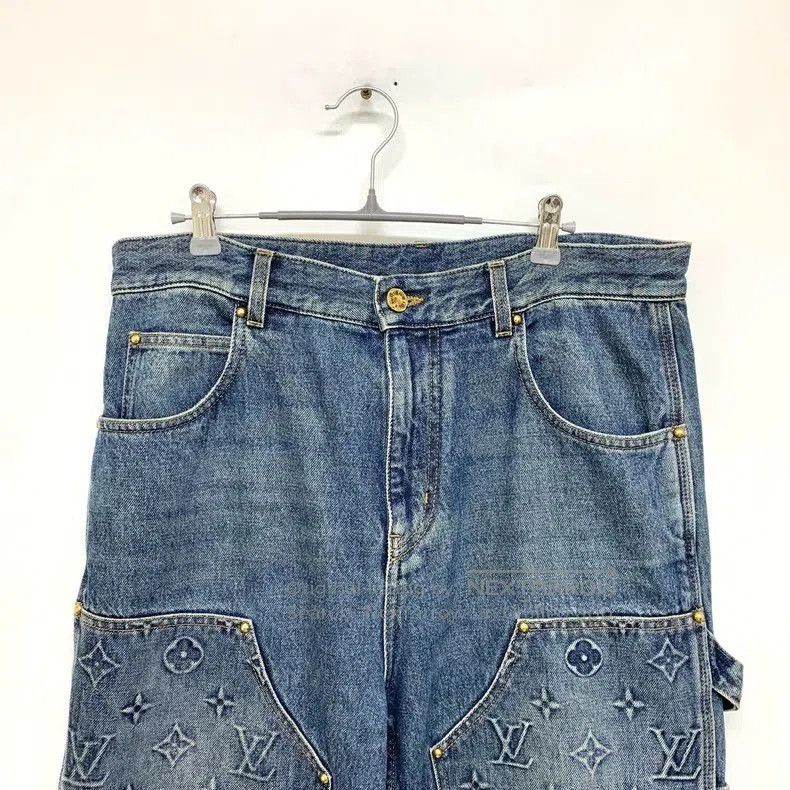 Louis Vuitton Louis Vuitton Embossed Monogram Cargo Pants. Size US 31 - 6 Thumbnail
