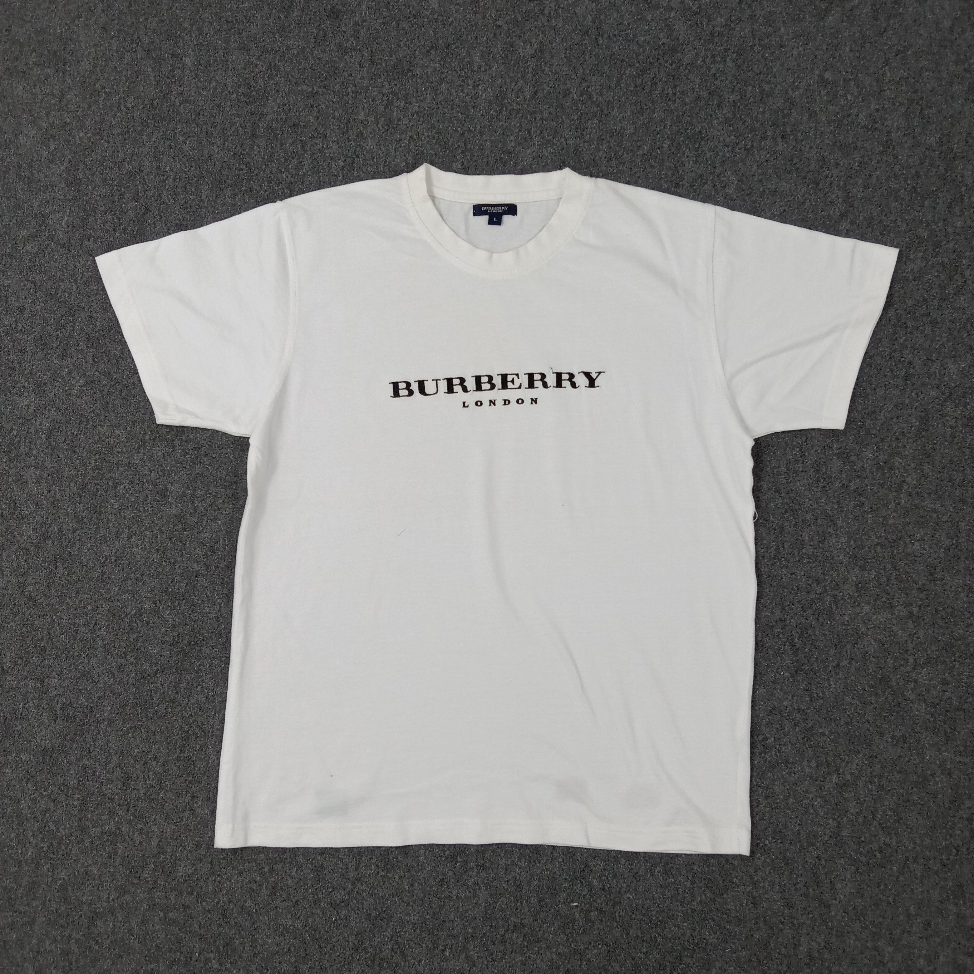 Burberry × Vintage Burberry London Spell Out Designer Tshirt Size US L / EU 52-54 / 3 - 1 Thumbnail