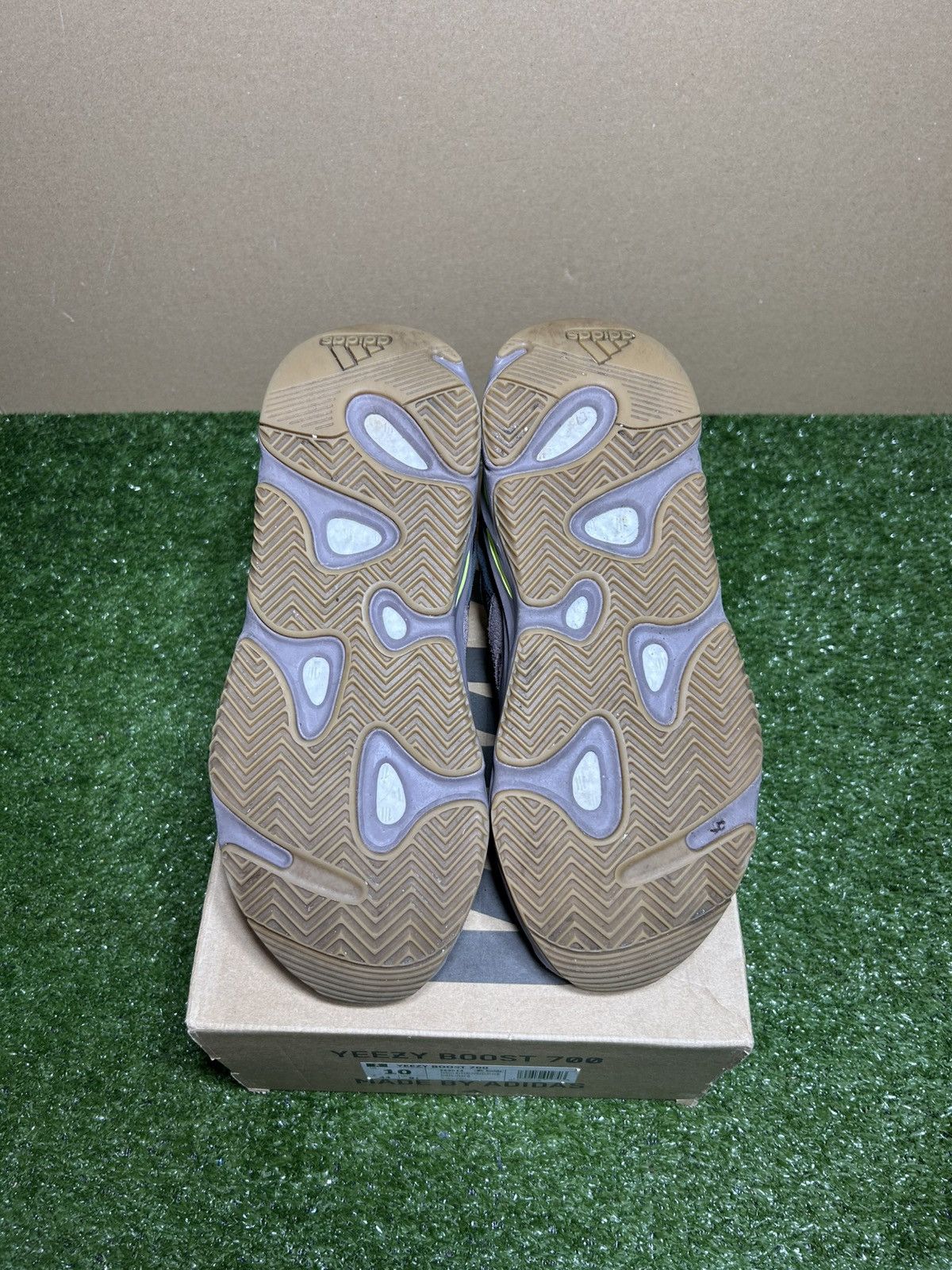 Adidas × Yeezy Yeezy 700 muave Size US 10 / EU 43 - 9 Thumbnail