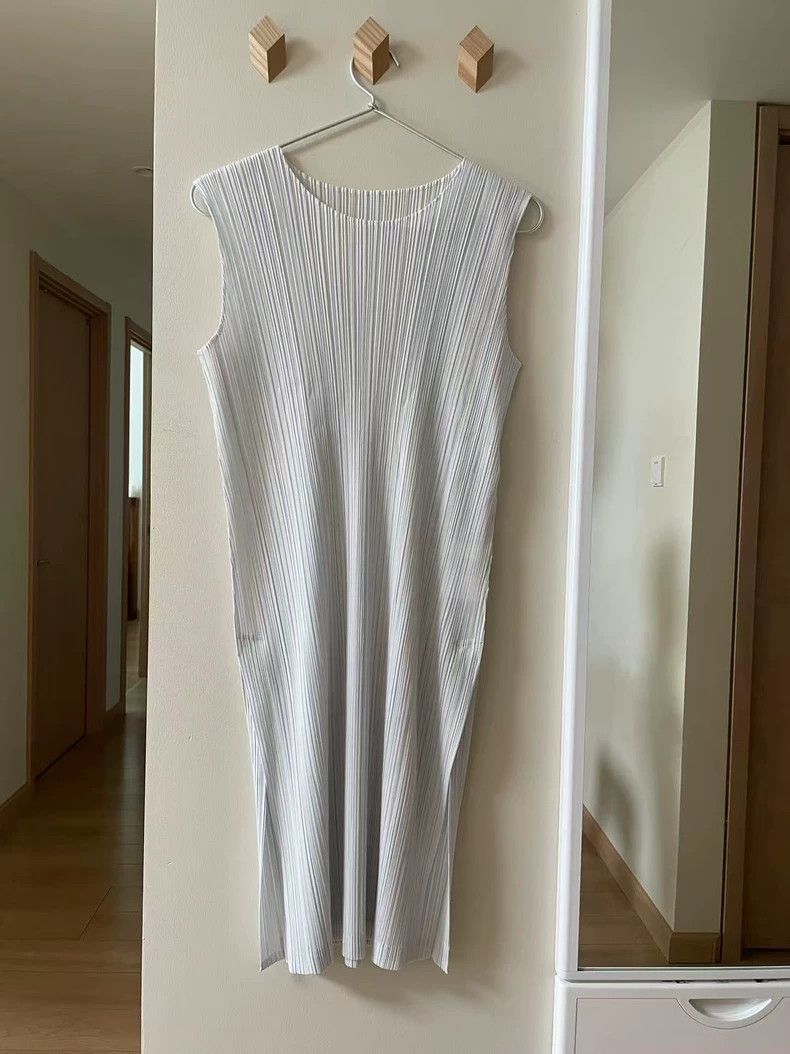 Issey Miyake Issey Miyake size:3 Ice-white pleated dress Size S / US 4 / IT 40 - 1 Thumbnail