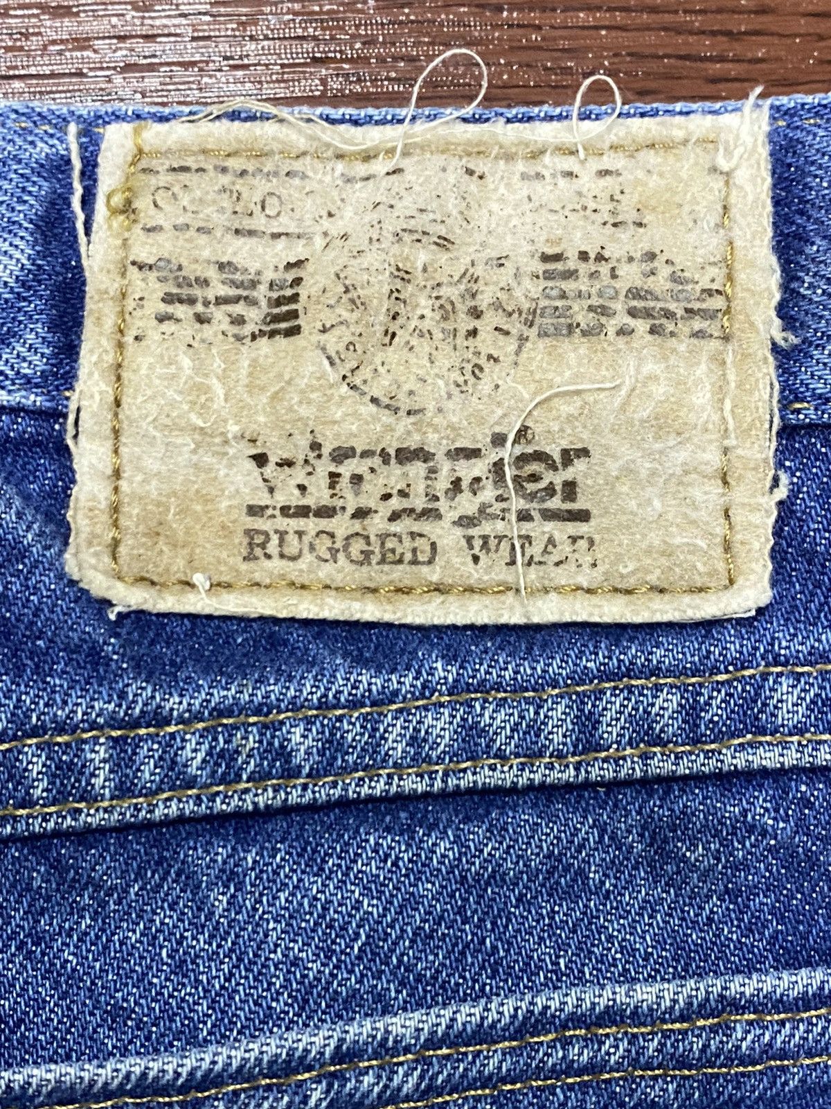 Vintage Vintage Wrangler Rugged USA Blue Wash Ditressed Loose Jeans Size US 32 / EU 48 - 11 Thumbnail