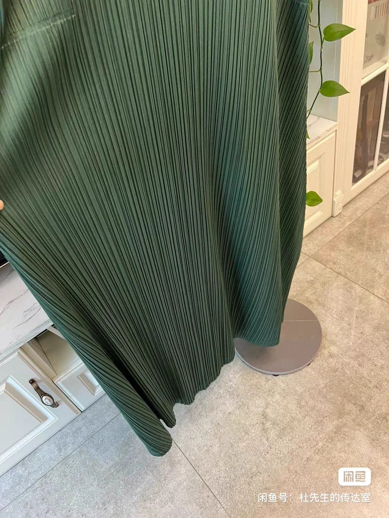 Issey Miyake Issey Miyake size:3 Dark green pleated dress Size XS / US 0-2 / IT 36-38 - 4 Thumbnail