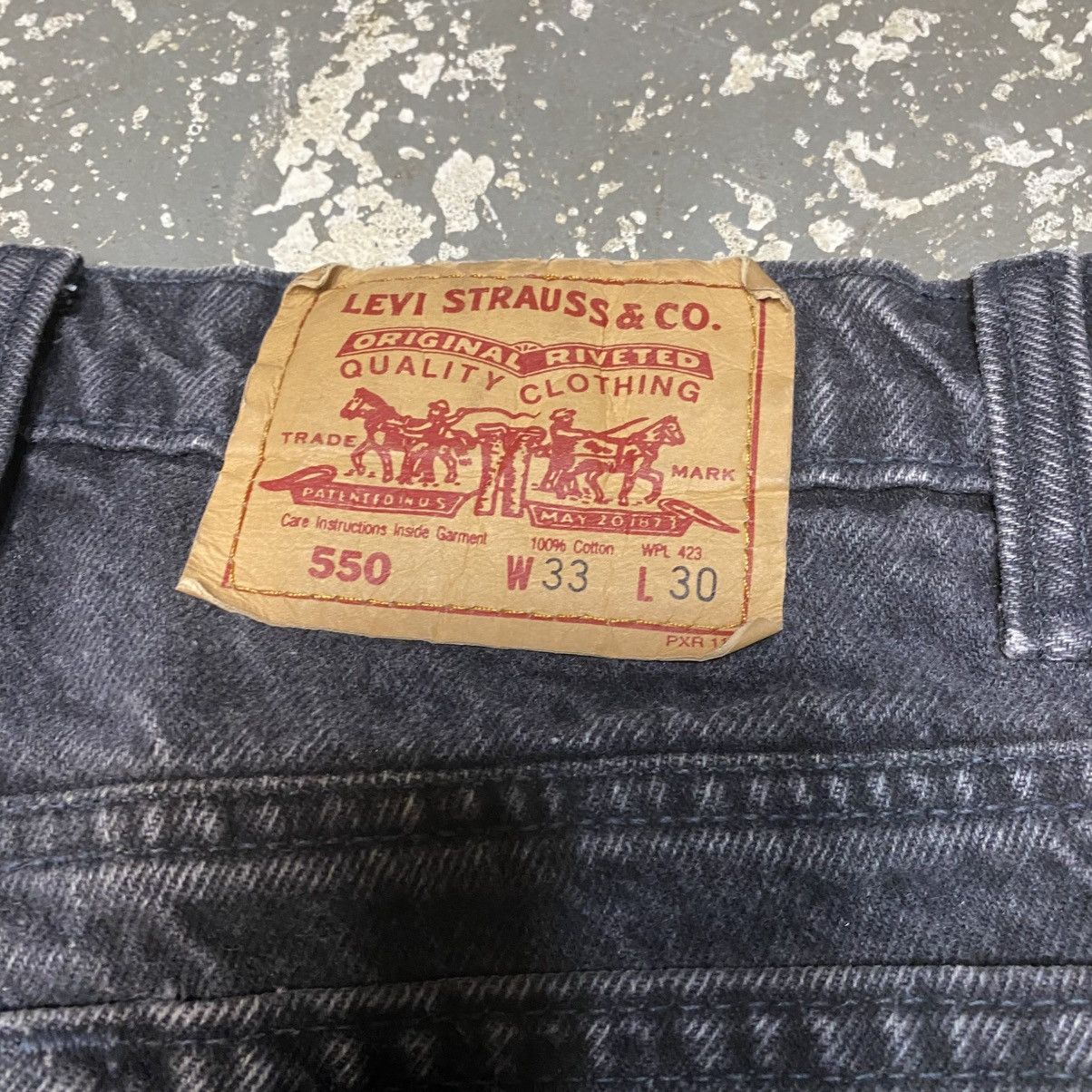 Levi's × Vintage Vintage Levi’s 550 Relaxed Fit Black Denim Jeans 90s Size US 31 - 7 Thumbnail