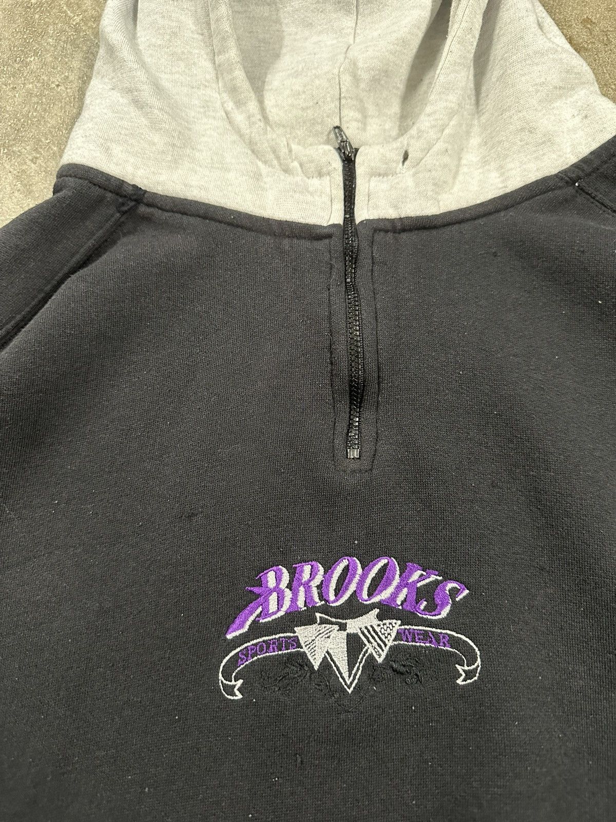 Brooks Vintage 90s Brooks Sports Embroidered Hoodie Size US S / EU 44-46 / 1 - 4 Thumbnail