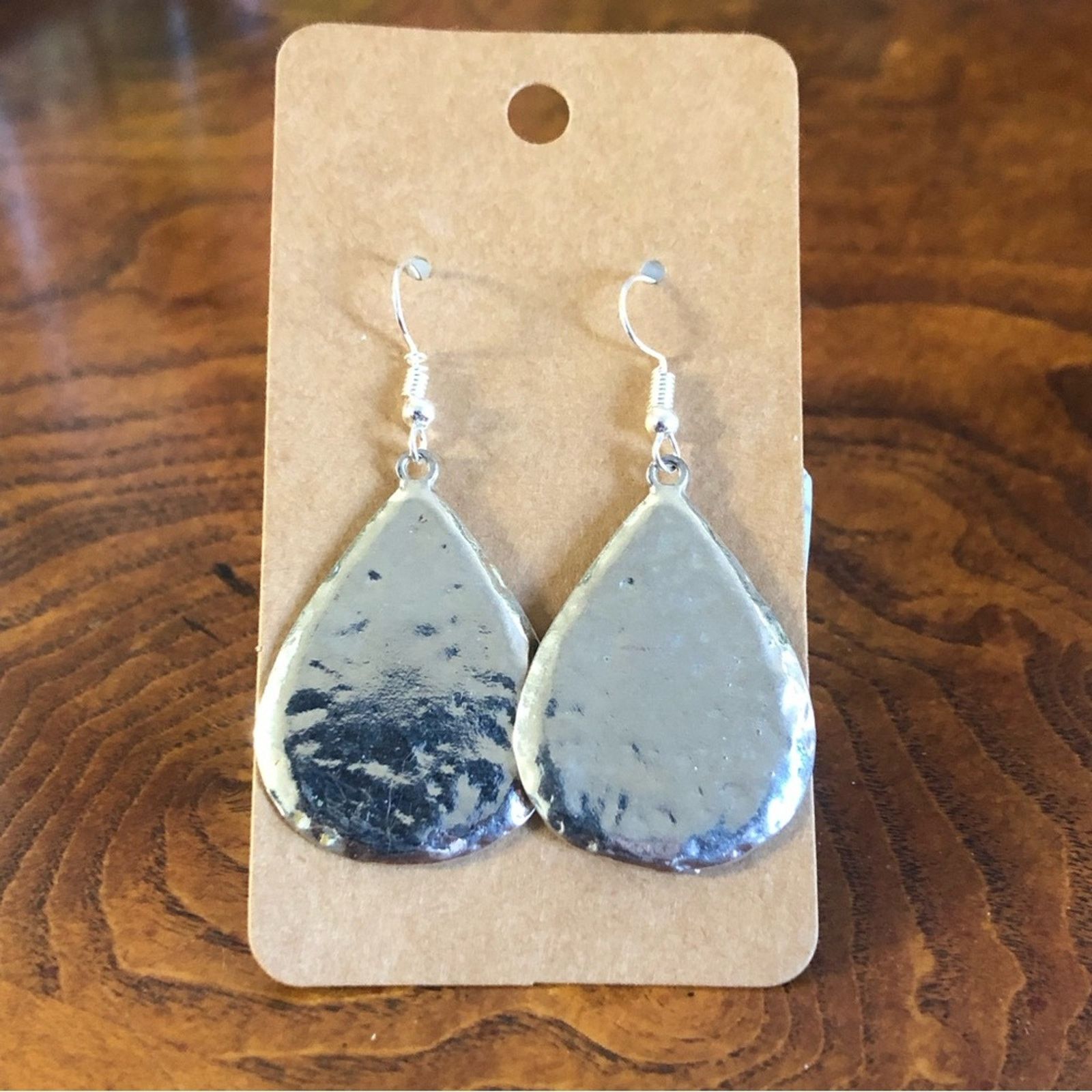 Jewelry Hammered design teardrop silver plated earrings Size ONE SIZE - 1 Thumbnail