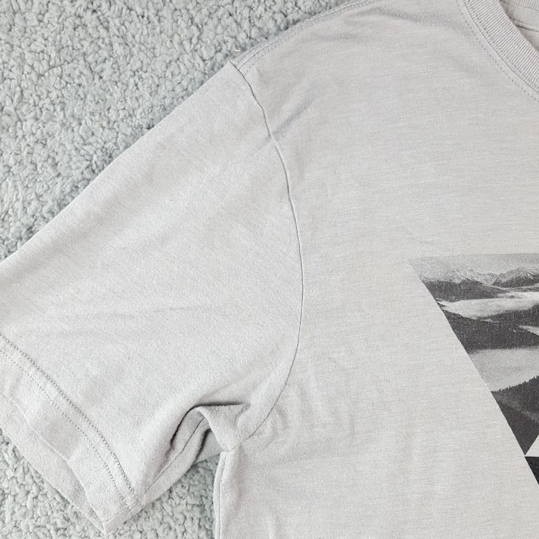 The North Face VINTAGE The North Face Gray Mountain Logo T-Shirt Men's Small Slim Outdoor Hiking 00s Size US S / EU 44-46 / 1 - 4 Thumbnail