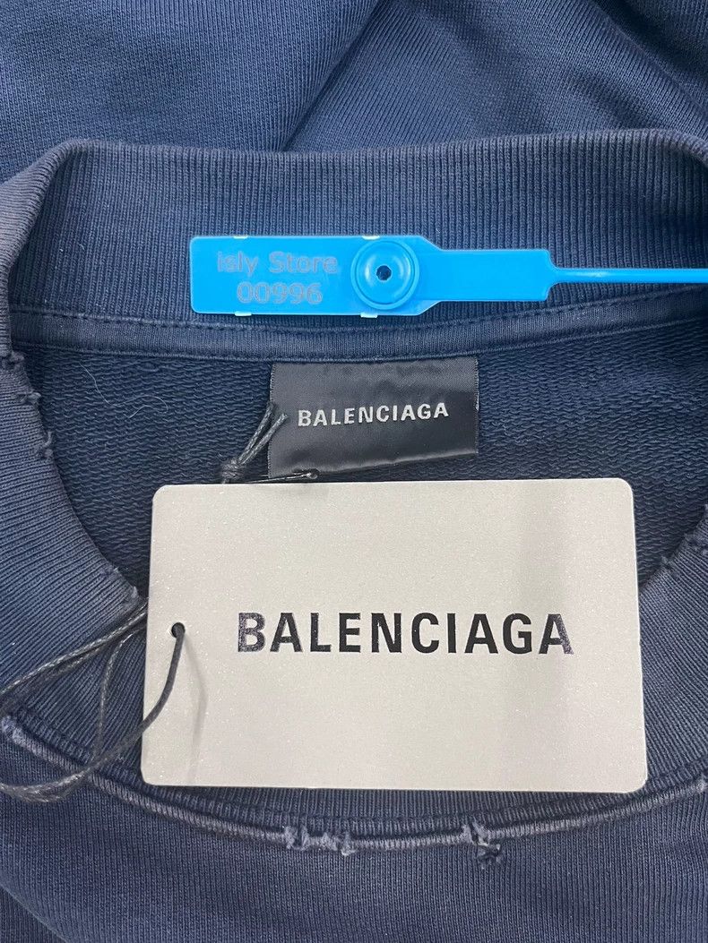 Balenciaga Balenciaga An old crewneck sweatshirt made of duct tape Size US M / EU 48-50 / 2 - 3 Thumbnail