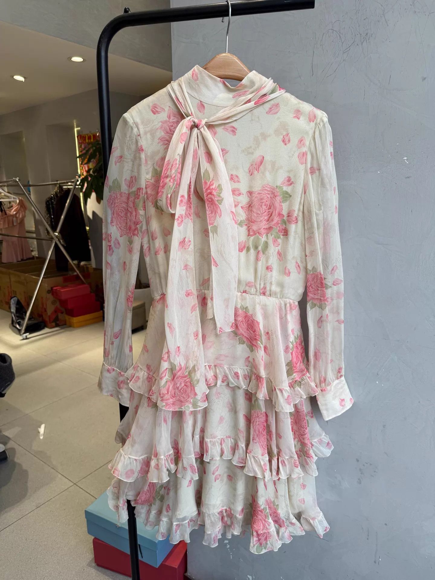 Valentino Valentino Runway Allover Floral 100% Silk Women's Dress 40 Size S / US 4 / IT 40 - 1 Thumbnail