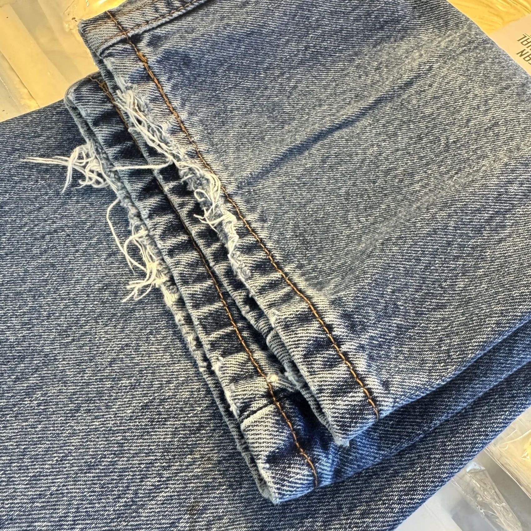 Levi's VINTAGE Levi's 505 Jeans Mens 35x30 Blue Denim Straight Leg 100 Cotton Classic Size US 35 - 6 Thumbnail