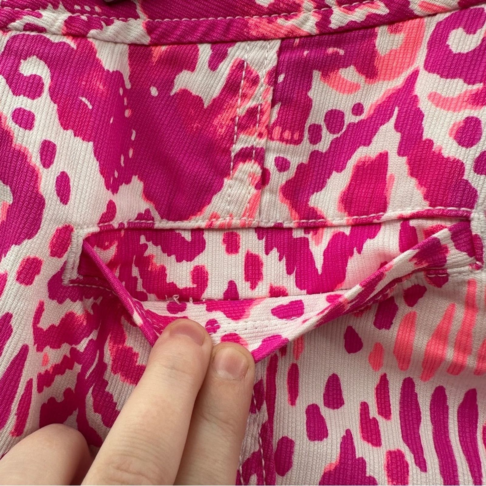 Lilly Pulitzer Lilly Pulitzer Liana Mid Rise Shorts in Tons of Fun Magenta Size 28" / US 6 / IT 42 - 6 Thumbnail