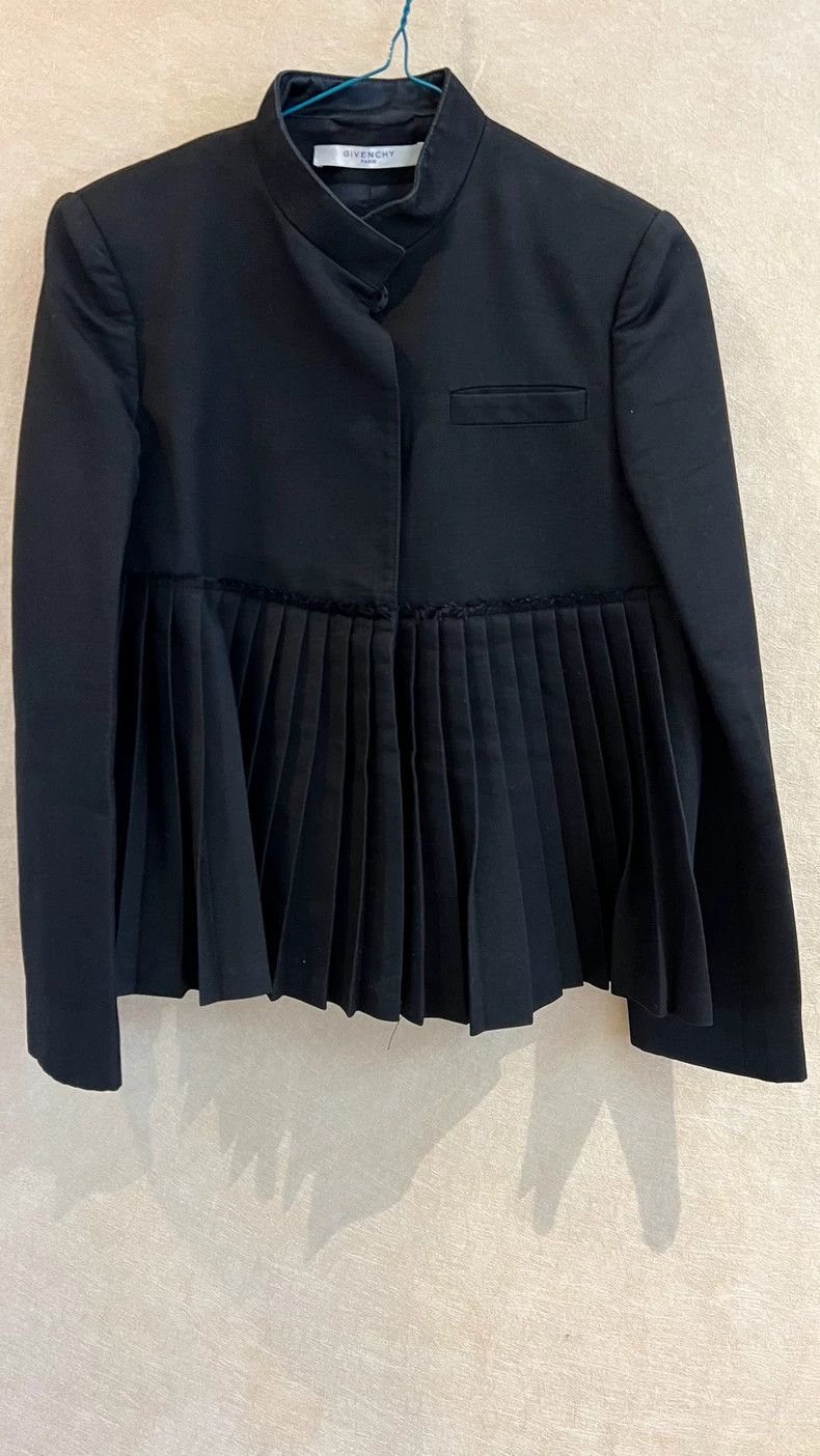 Givenchy Givenchy Very Stylish Short Collar Lapel Suit Size US S / EU 44-46 / 1 - 1 Thumbnail