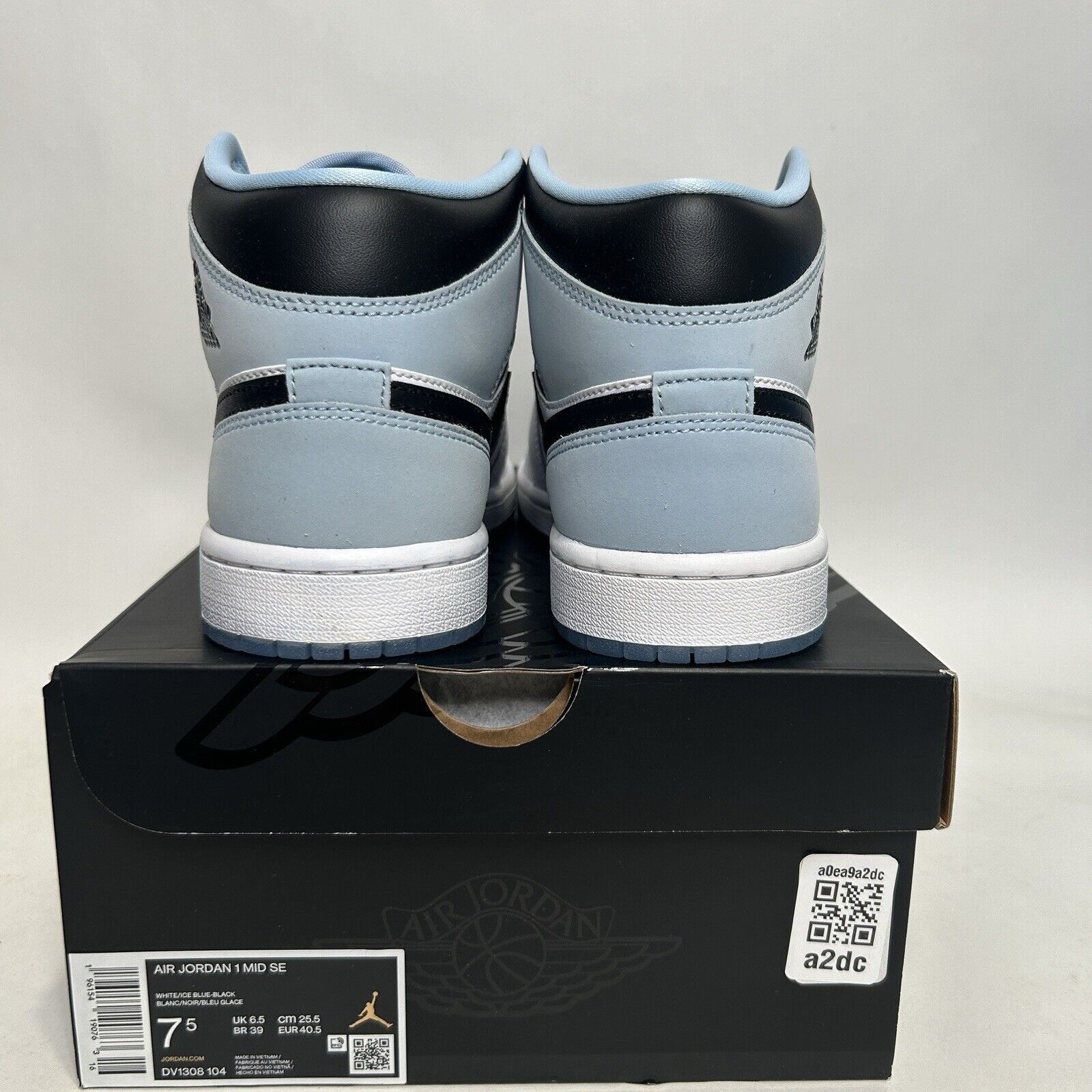 Nike Shoes Air Jordan 1 Mid SE “UNC/Ice Blue 2024
