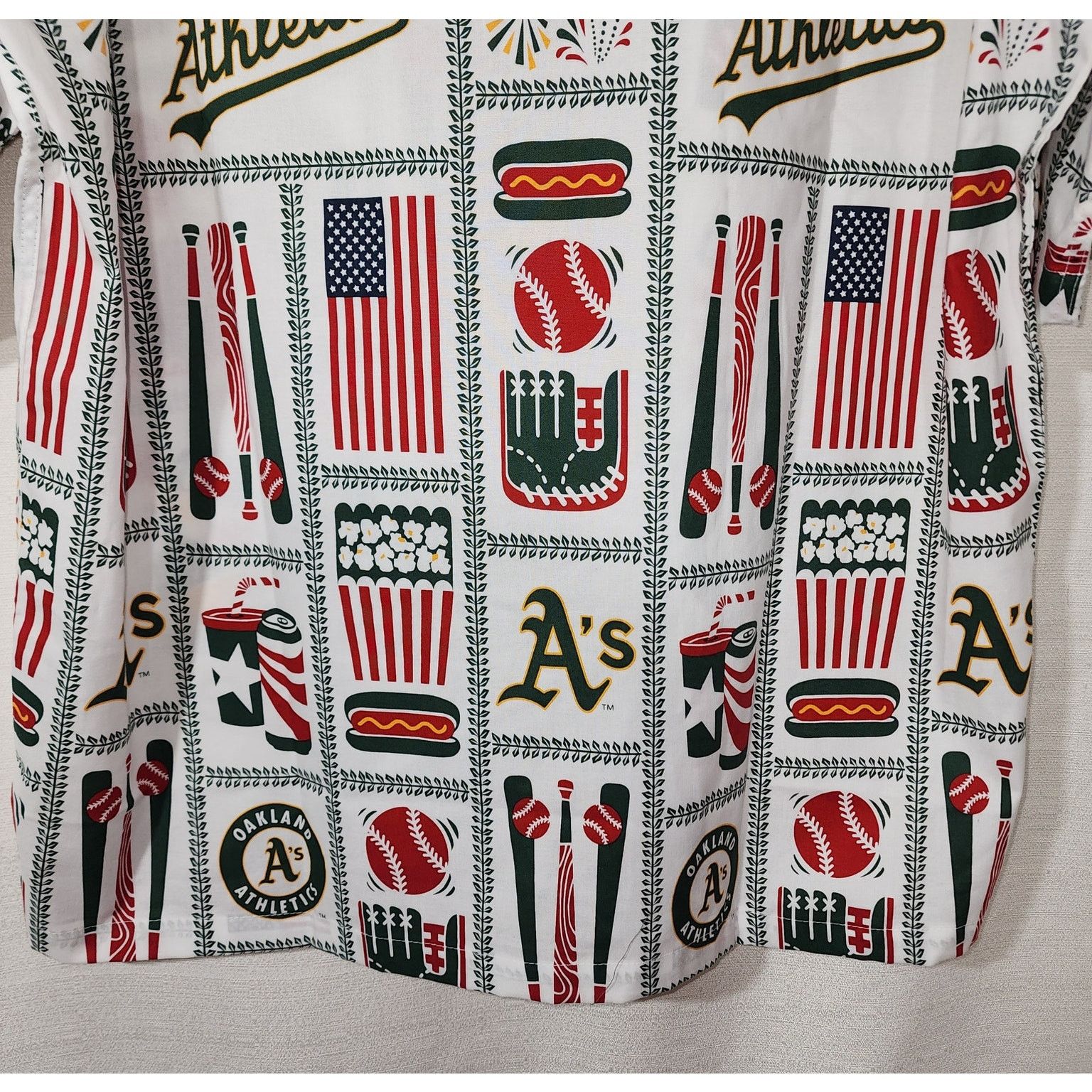 MLB Oakland A short sleeve button up shirt size Medium Size US M / EU 48-50 / 2 - 7 Thumbnail
