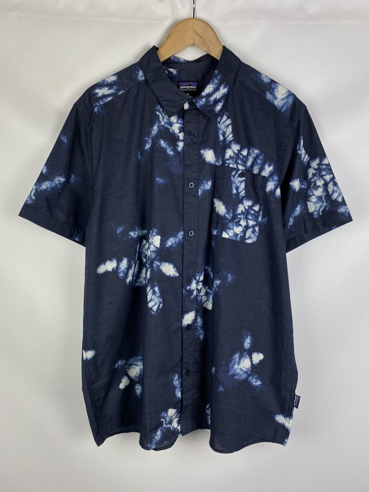 Patagonia Patagonia overprinted Hawaiian short sleeve button up shirt Size US XL / EU 56 / 4 - 1 Thumbnail
